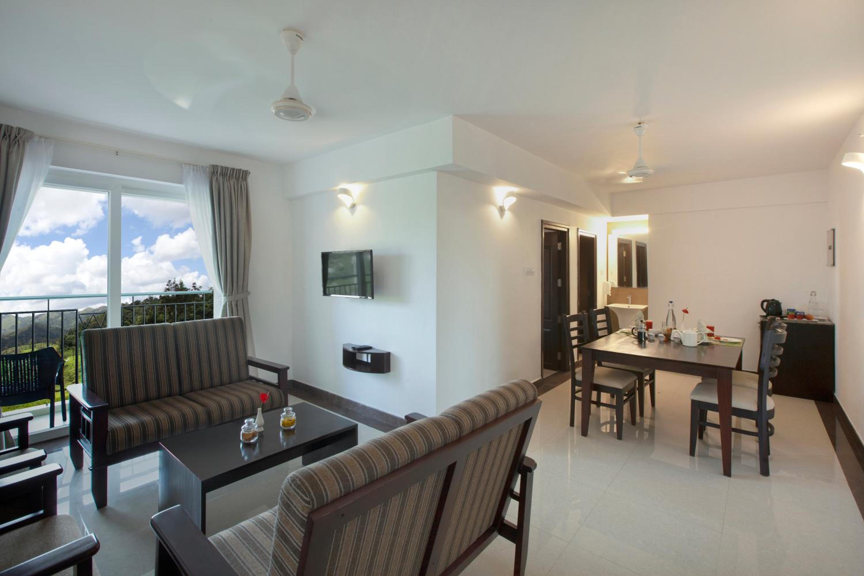 2 Bed Room Family Suite With Balcony - Photo 2