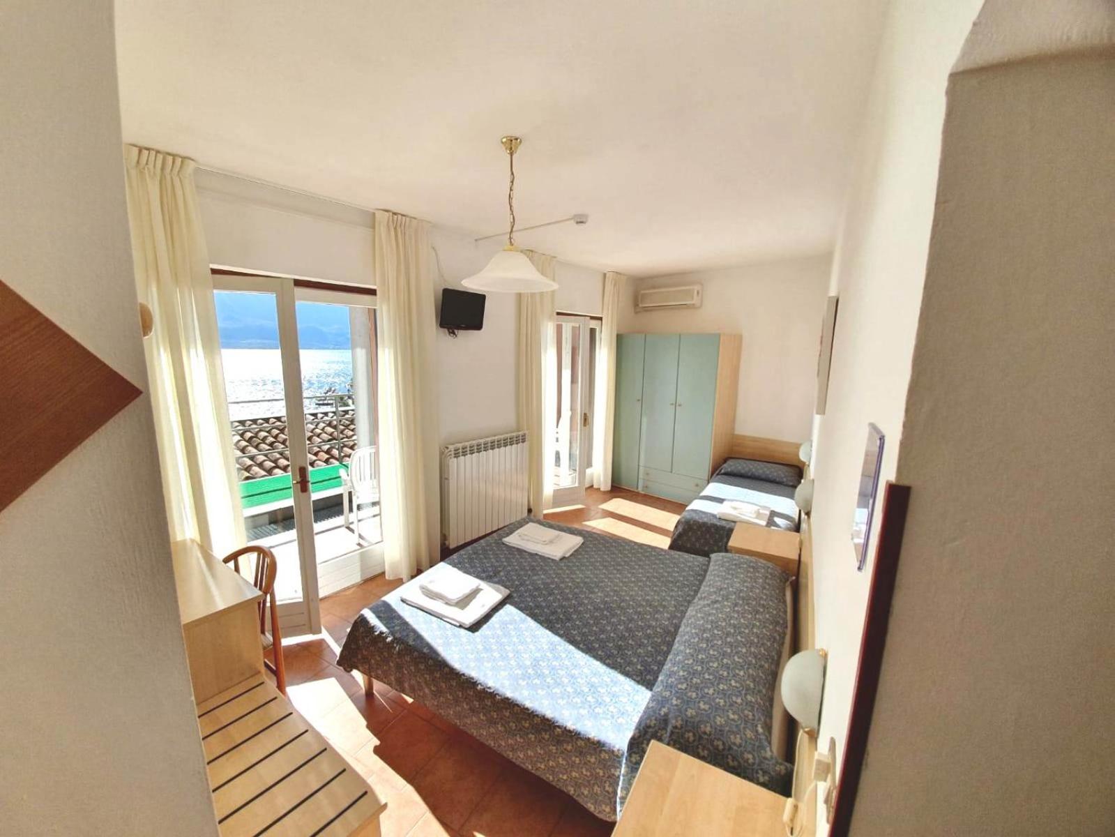 Triple Room with Lake View photo 2
