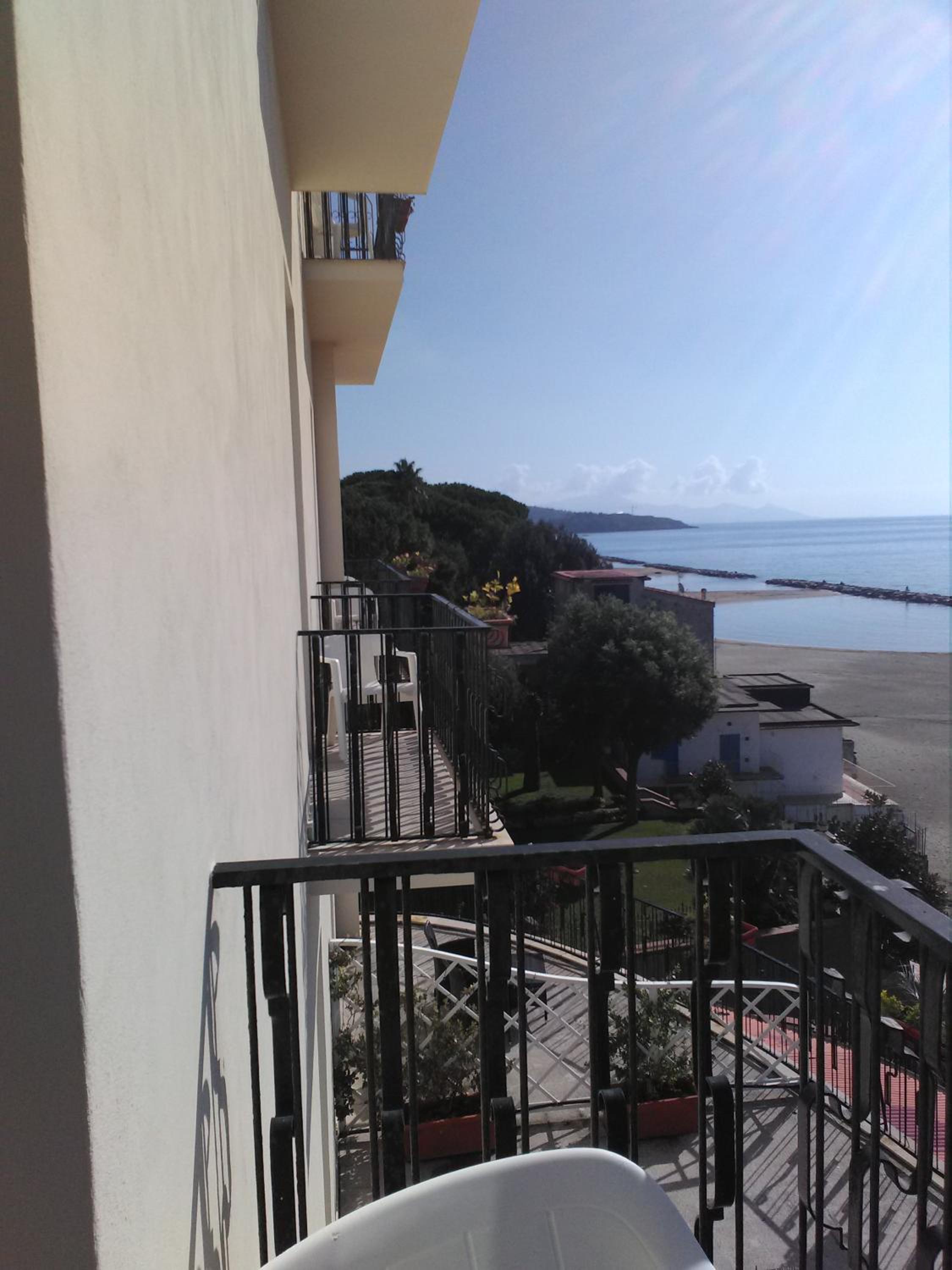 Double or Twin Room with Sea View photo 3
