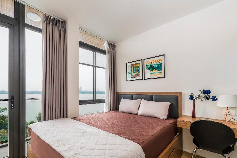 Apartment with Lake View