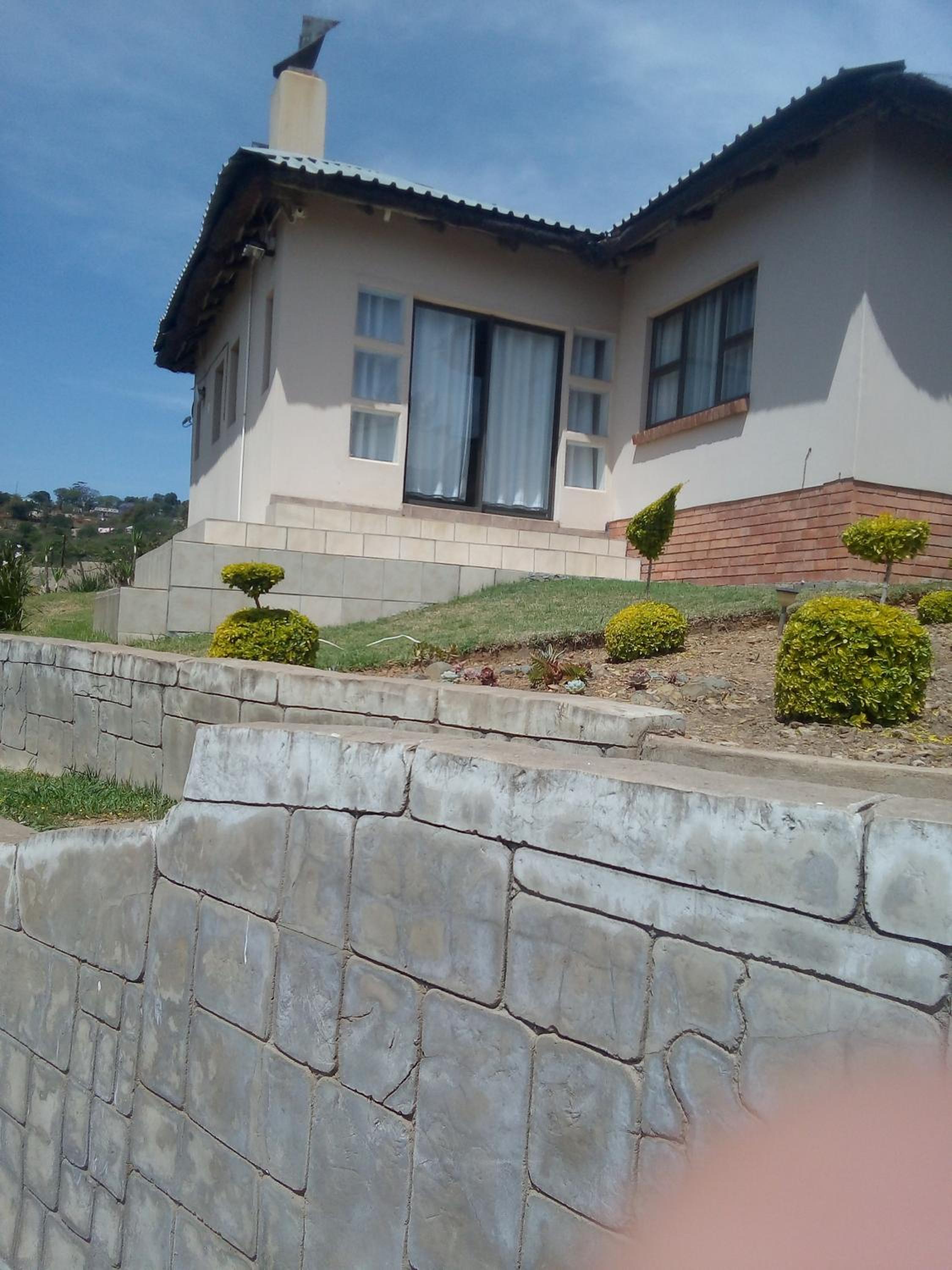 Deluxe Double or Twin Room with Garden View photo 2