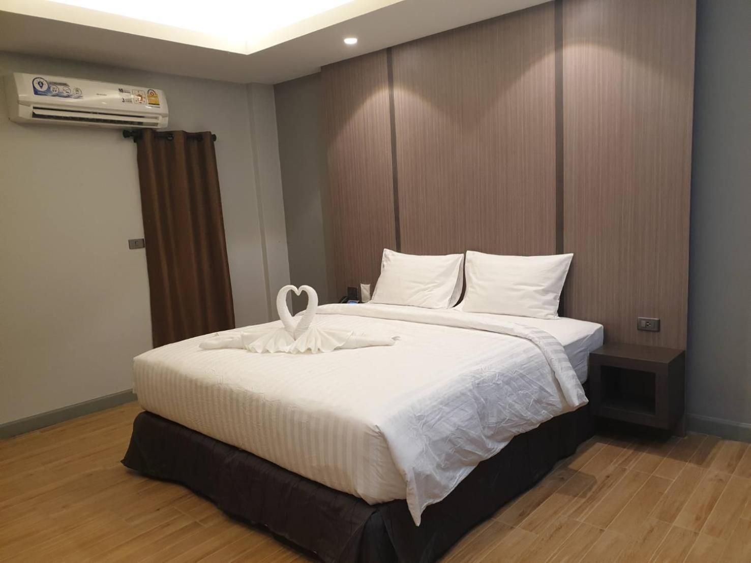 Standard King Room - Photo 6