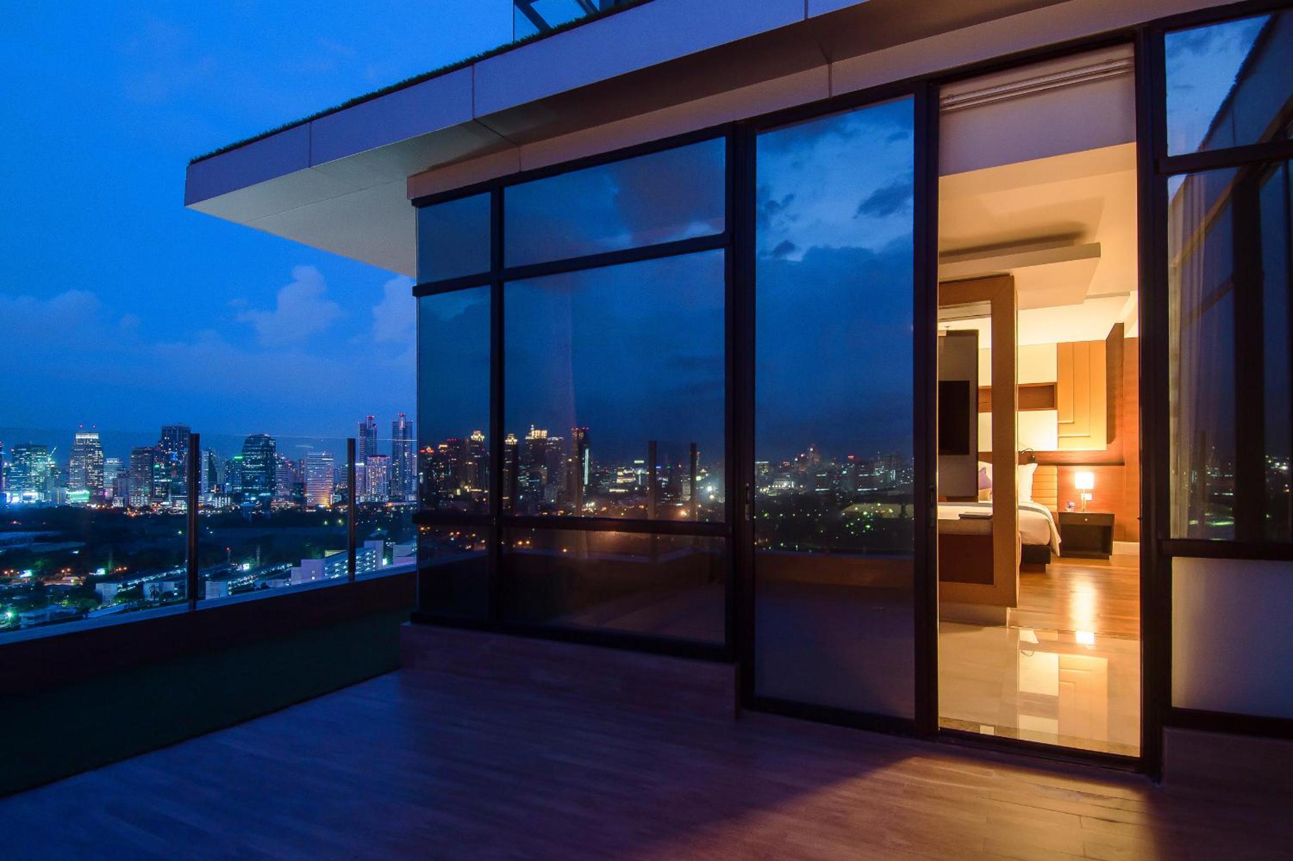 Lumpini Suite thumbnail 6