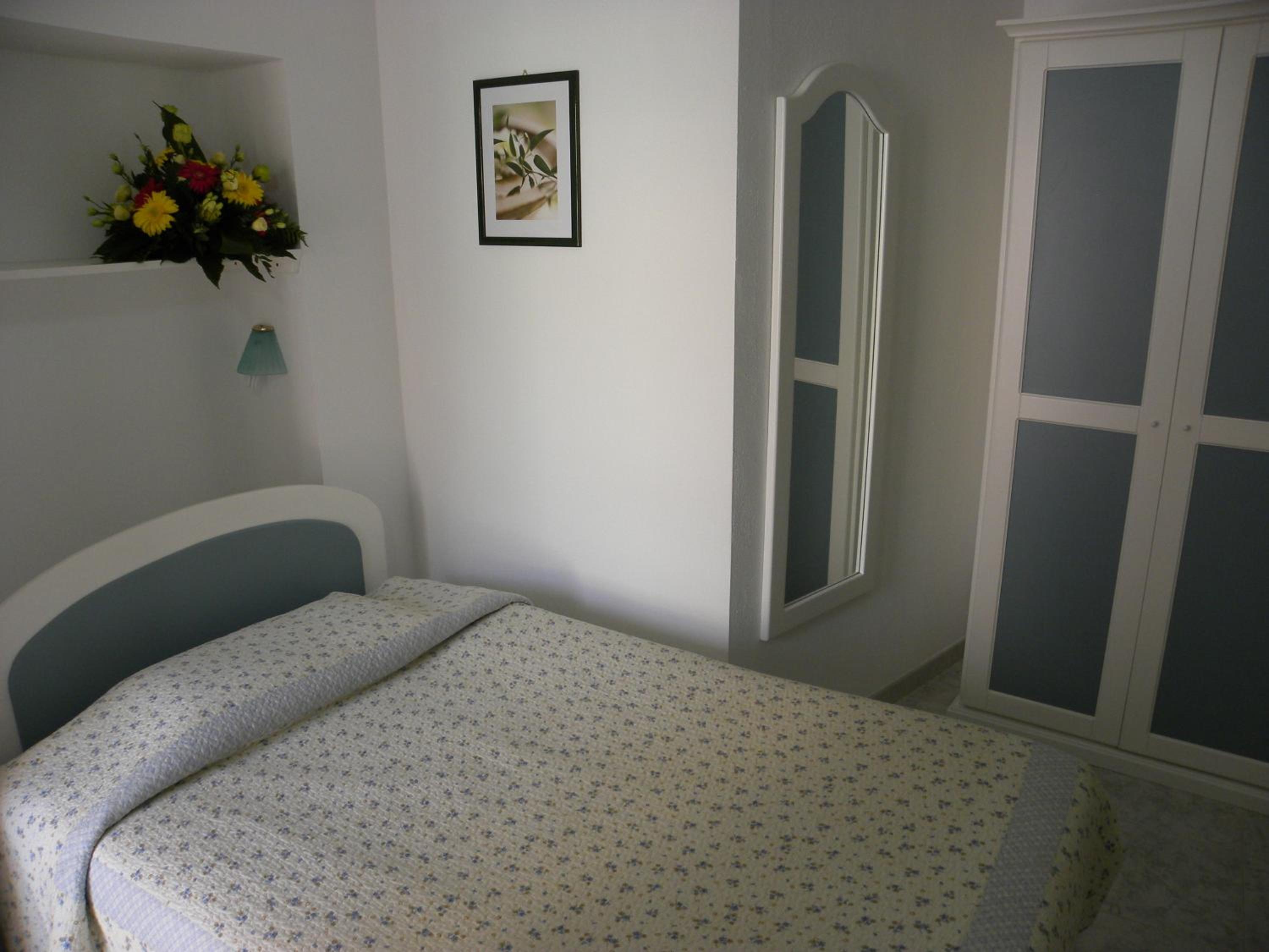 Standard Single Room - Photo 4