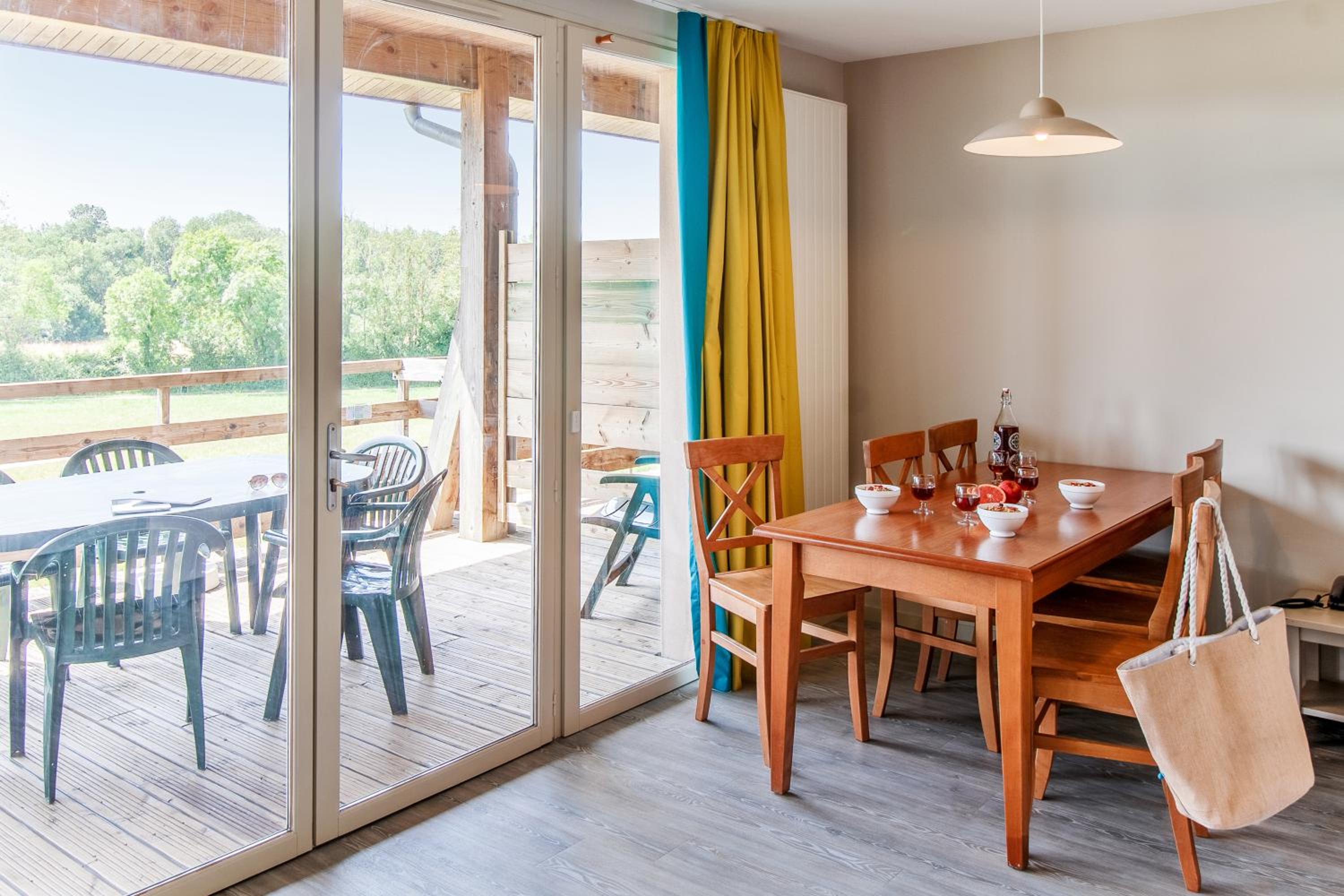 One-Bedroom Apartment with Sleeping Alcove and Terrace or Balcony (7 people) - Photo 2