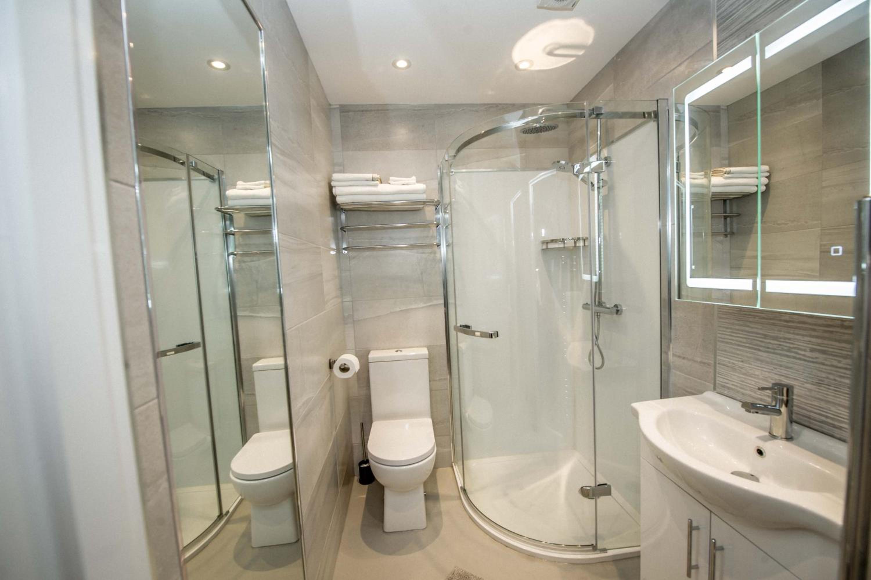 Deluxe Suite - Photo 28