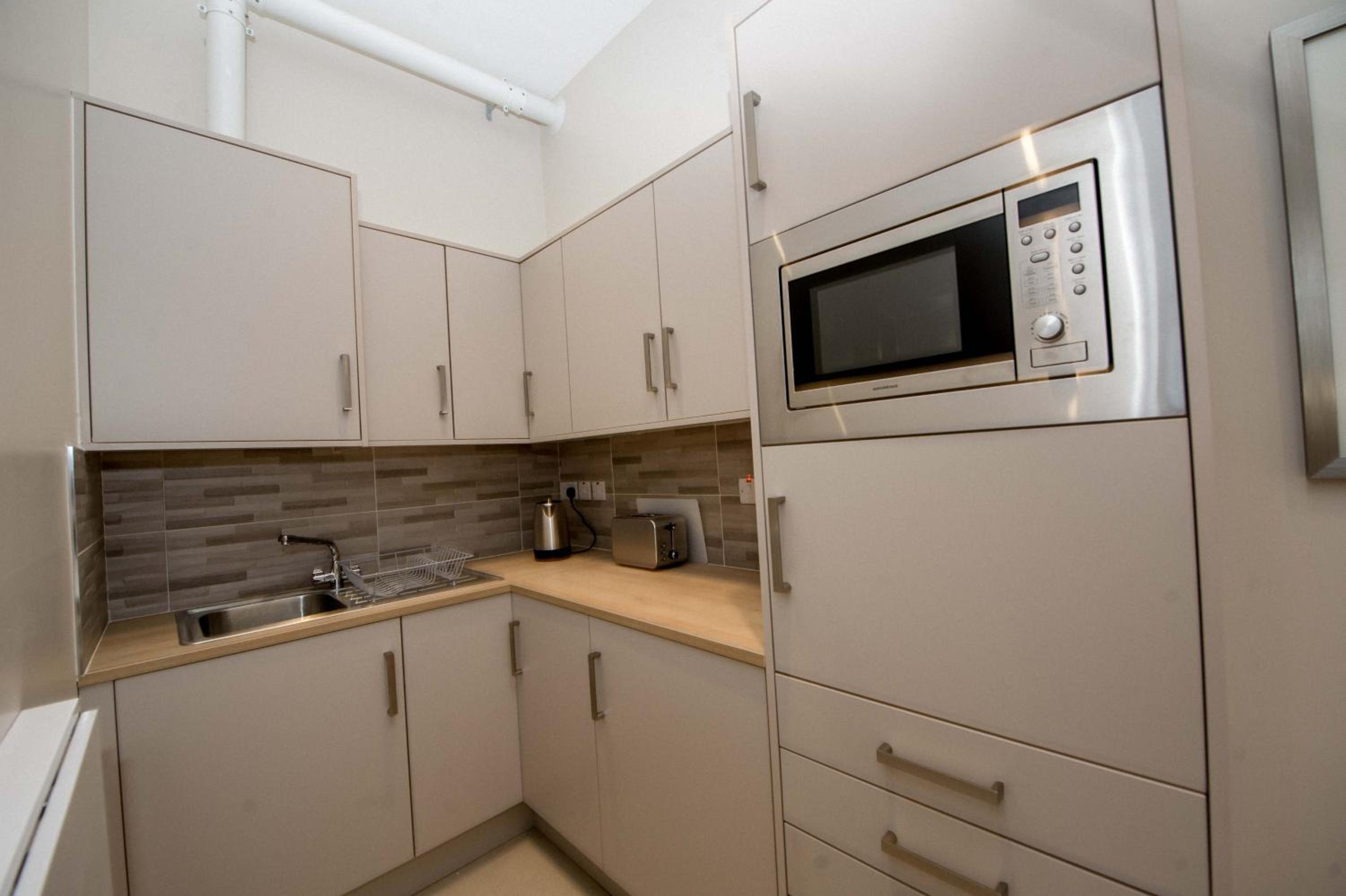 Deluxe Suite - Photo 6