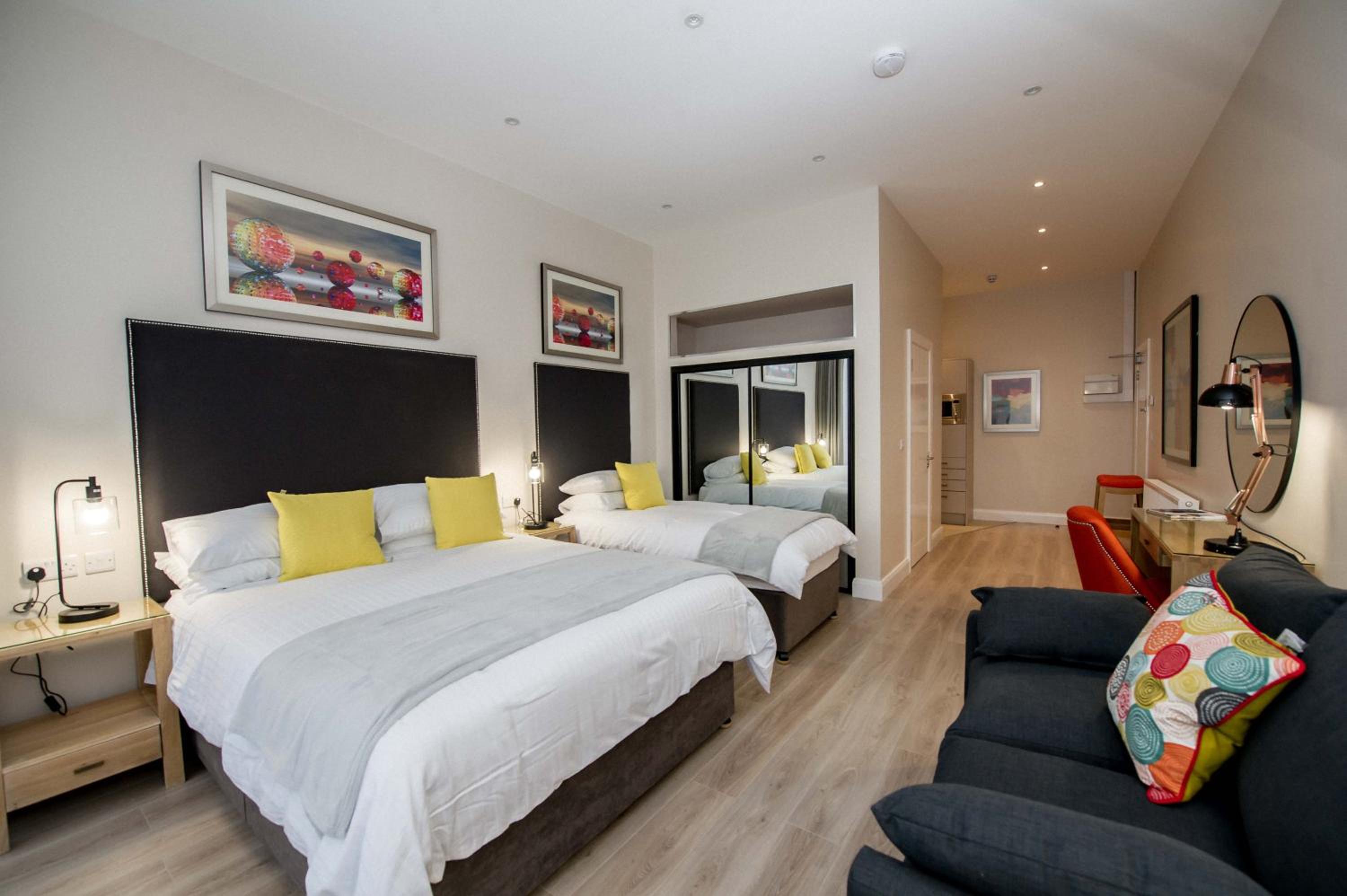 Superior Suite - Photo 8