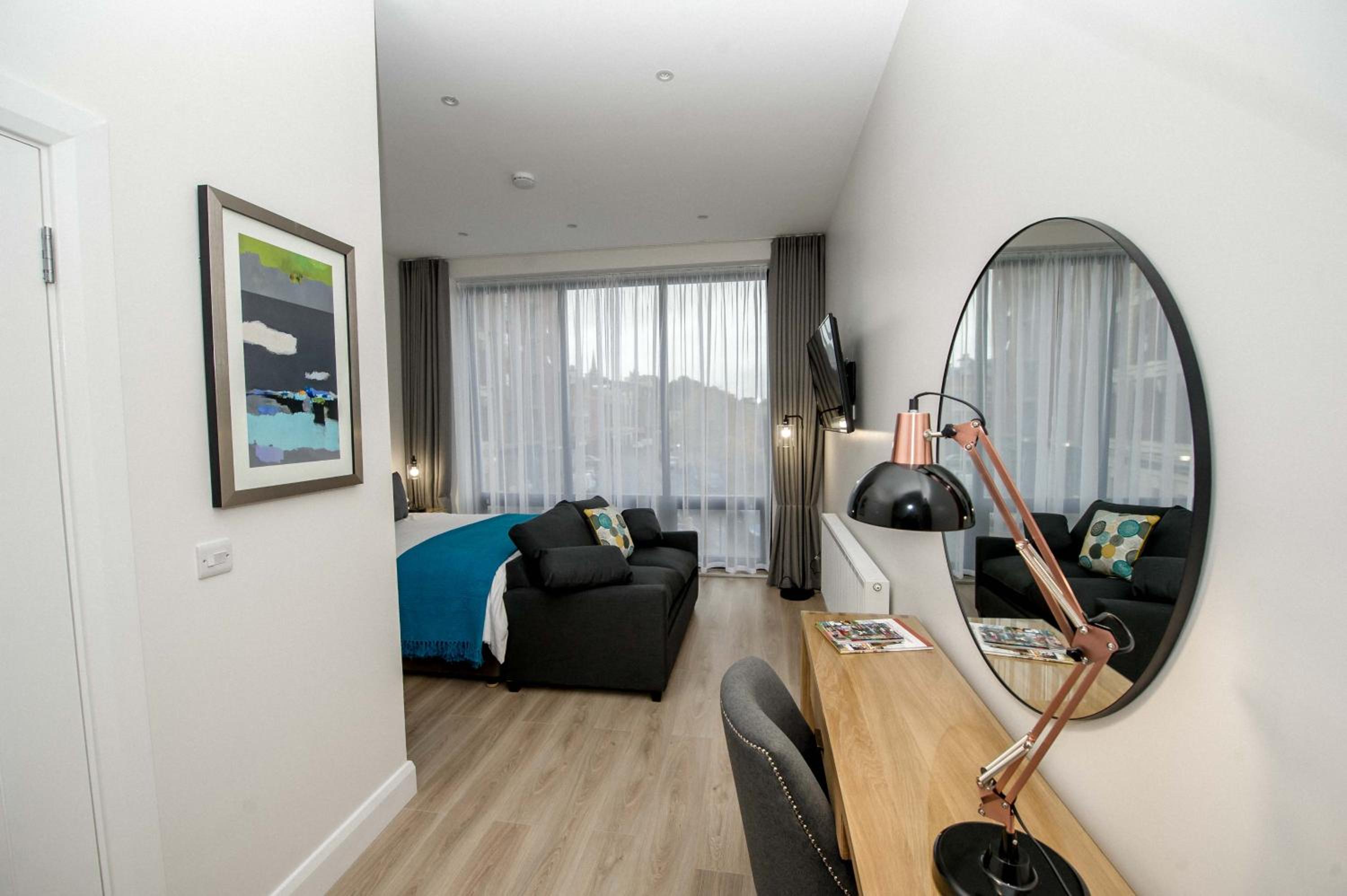 Deluxe Suite - Photo 8