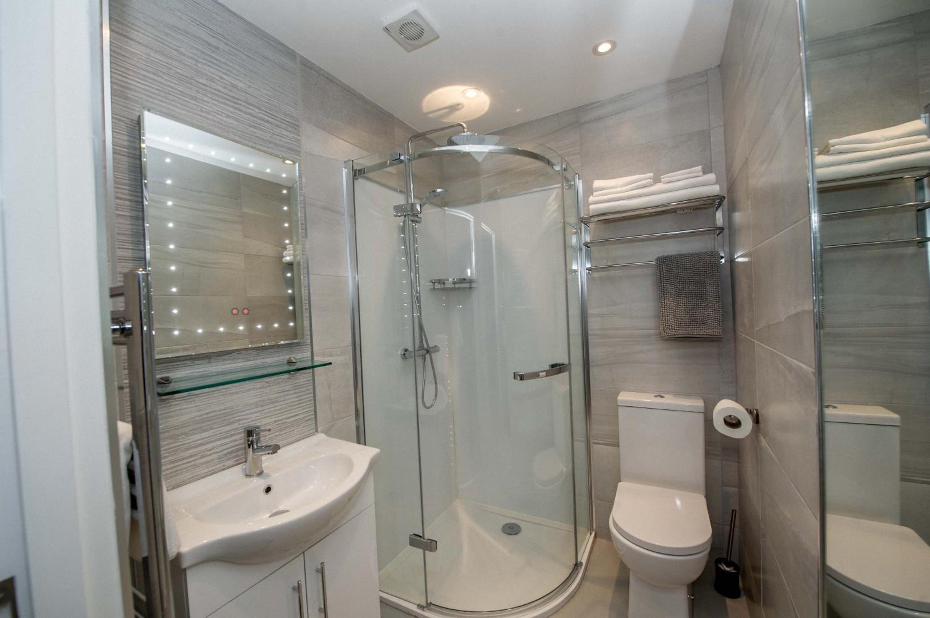 Deluxe Suite - Photo 9