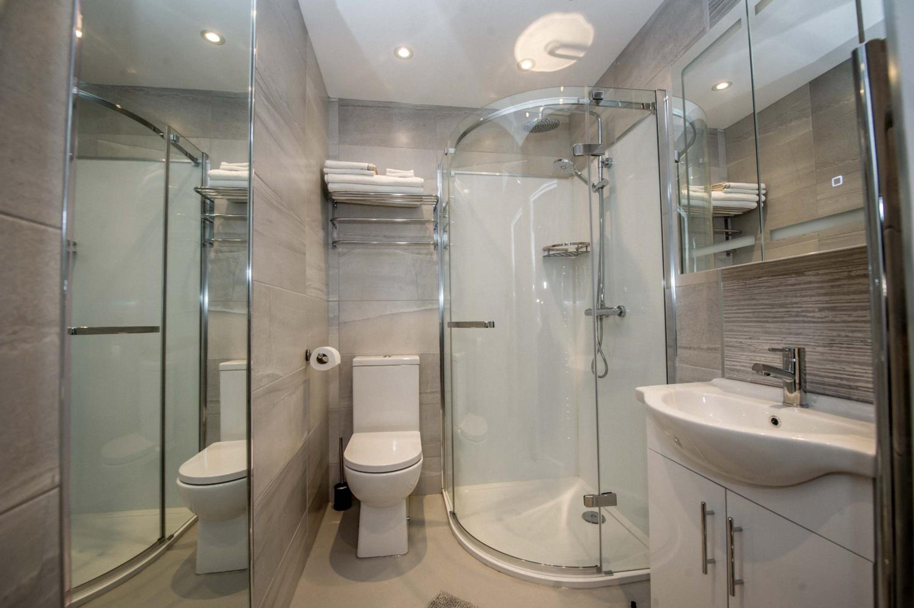 Superior Suite - Photo 7
