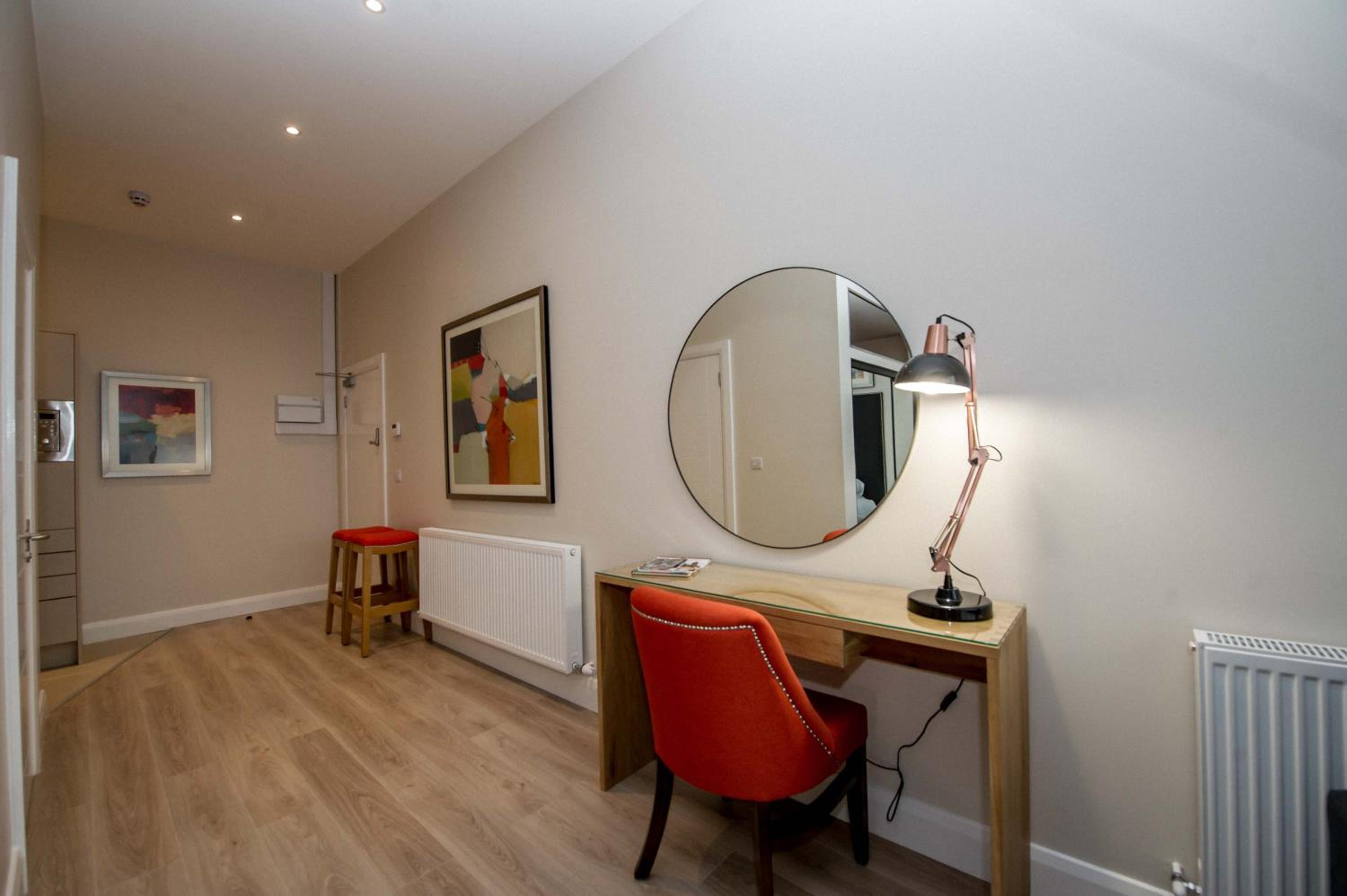 Superior Suite - Photo 15