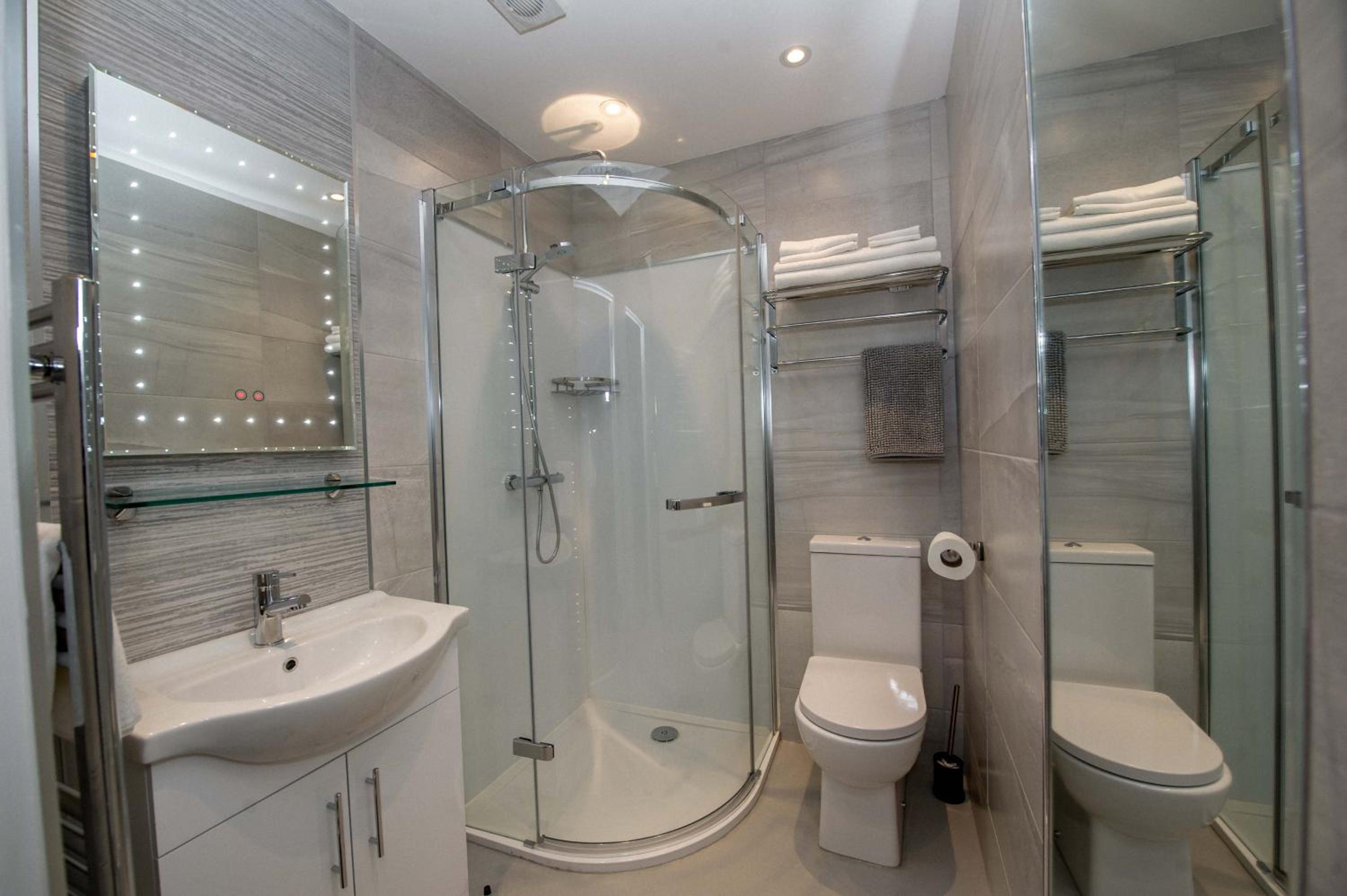 Deluxe Suite - Photo 10