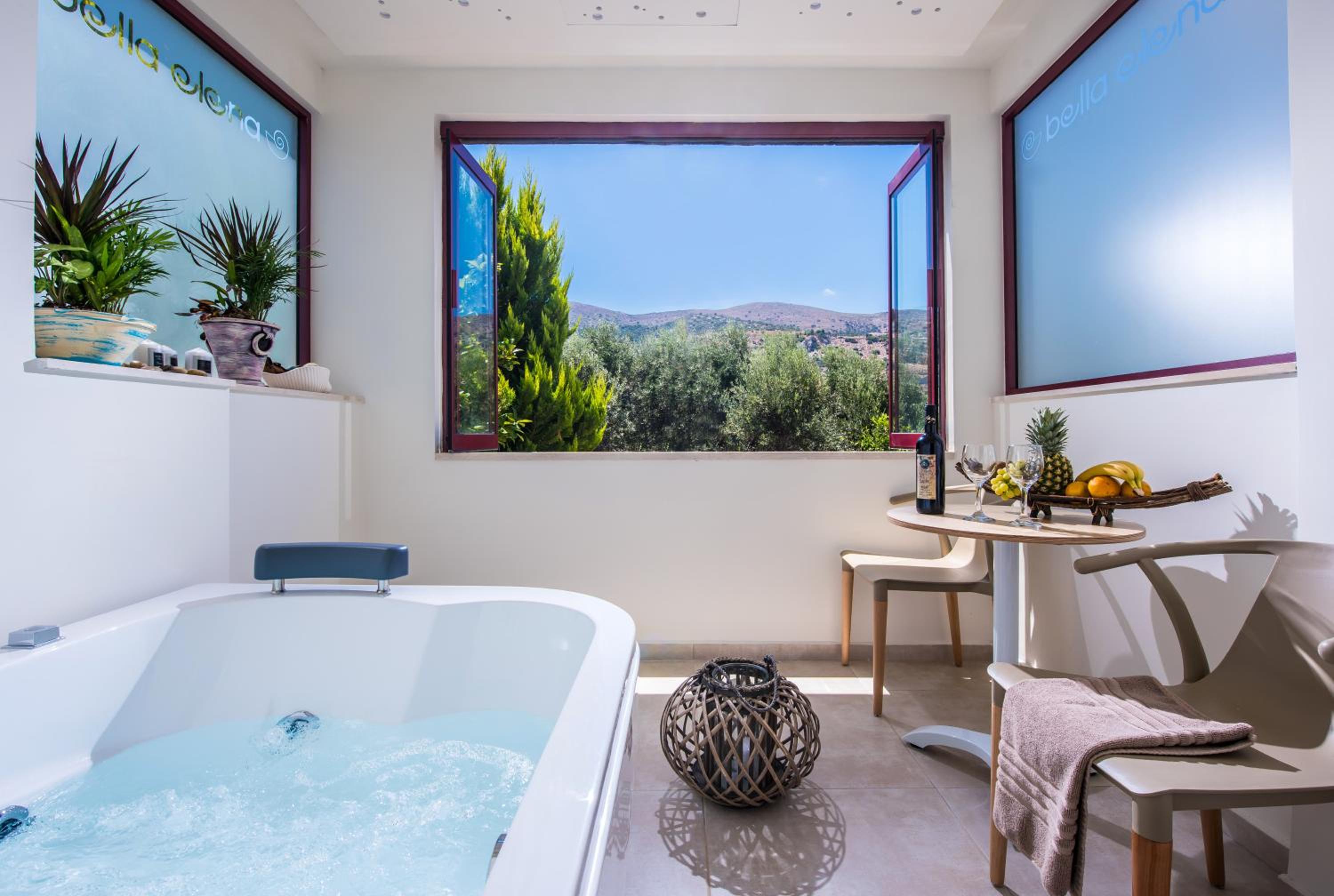 Suite with Private Hot Tub photo 3
