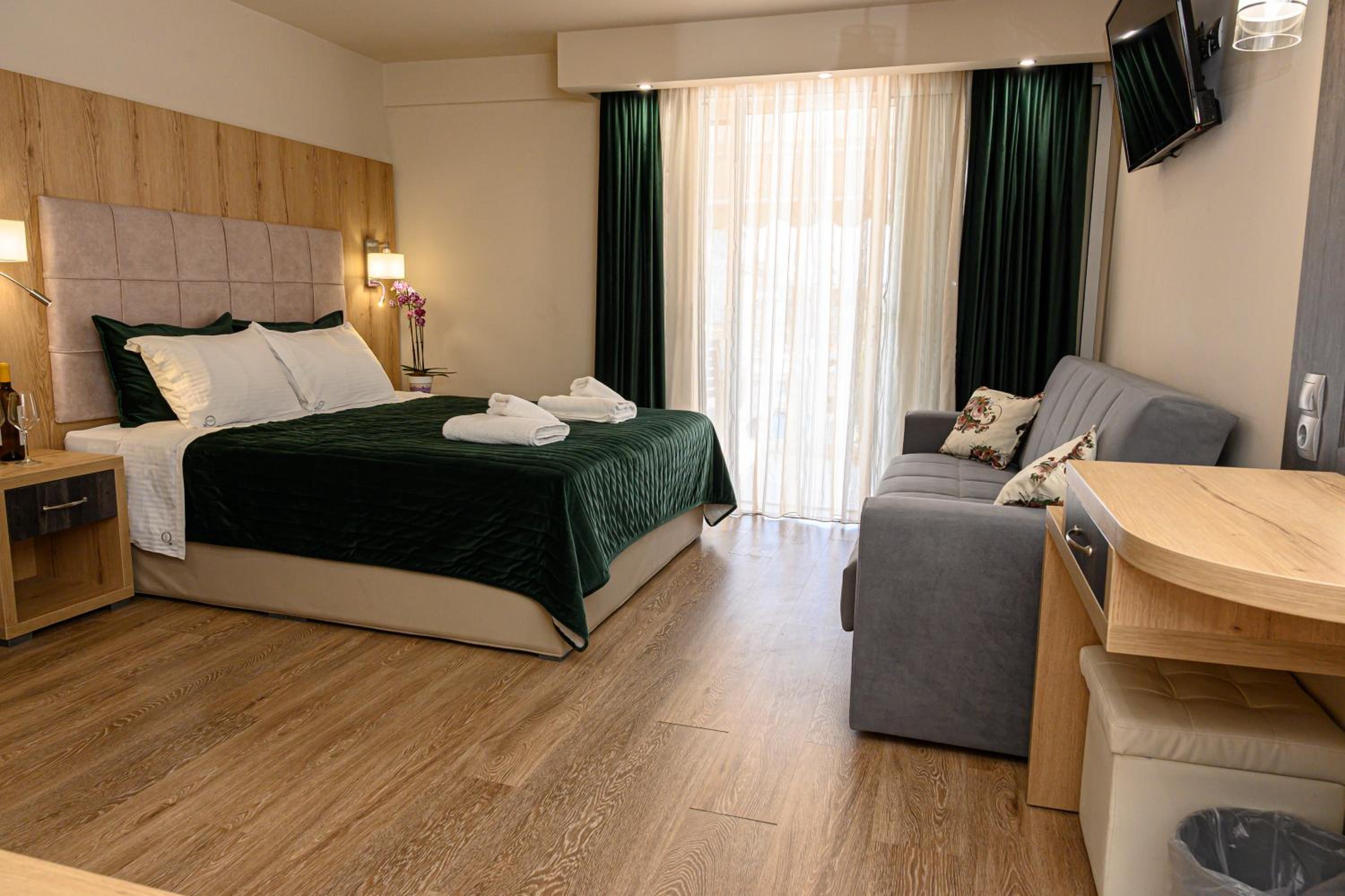 Deluxe Triple Room - Photo 2