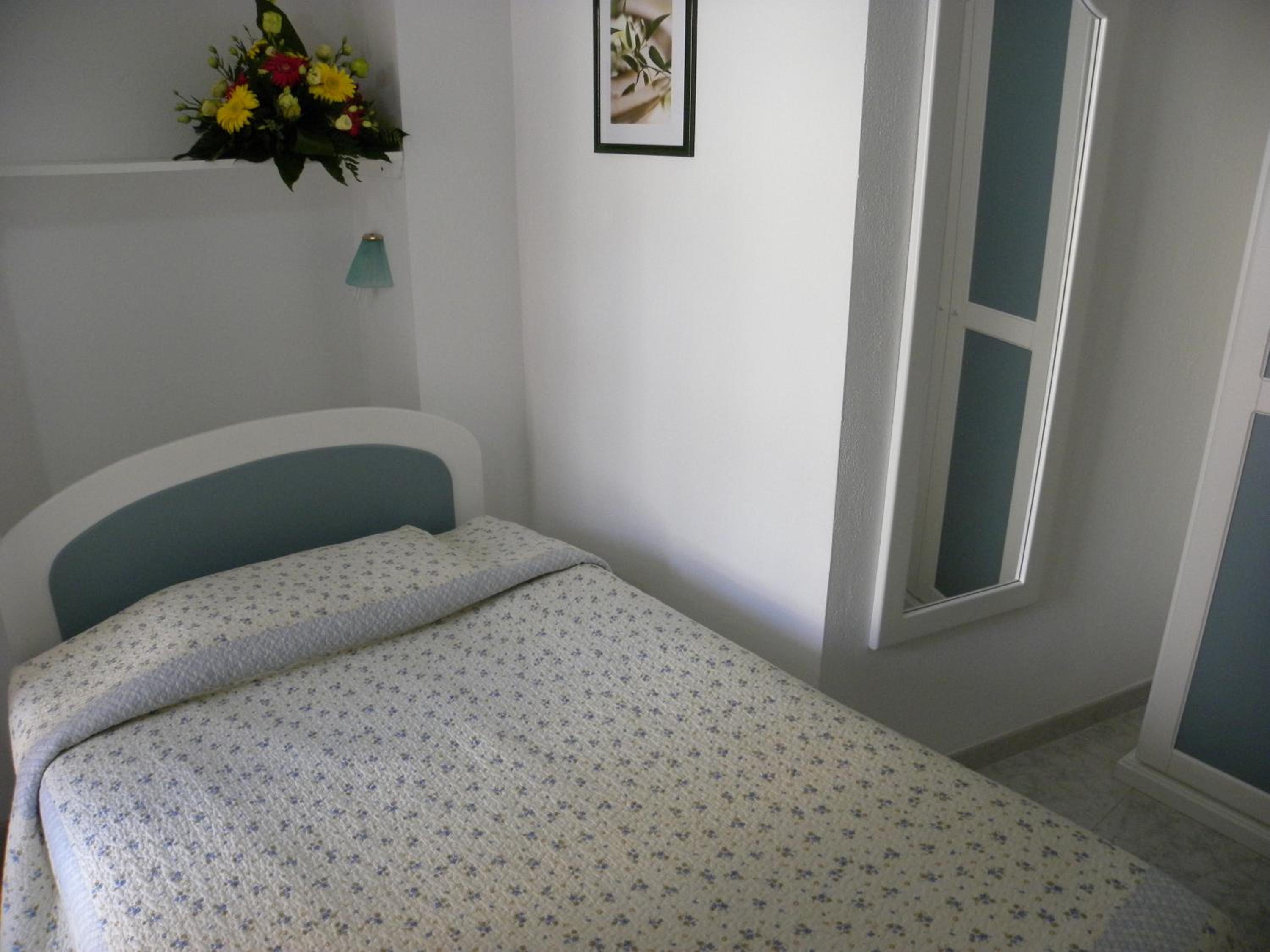 Standard Single Room - Photo 5