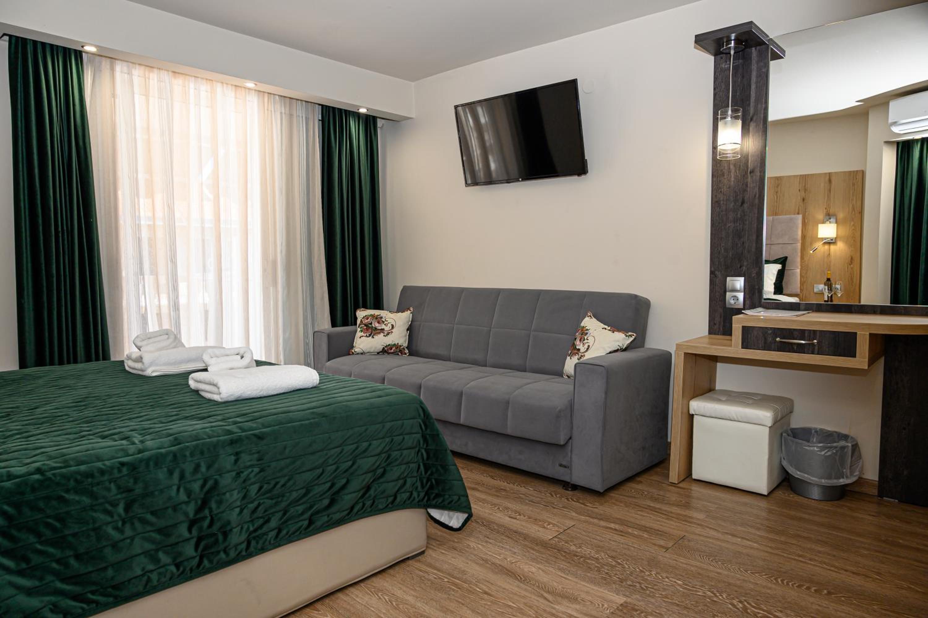 Deluxe Triple Room - Photo 7