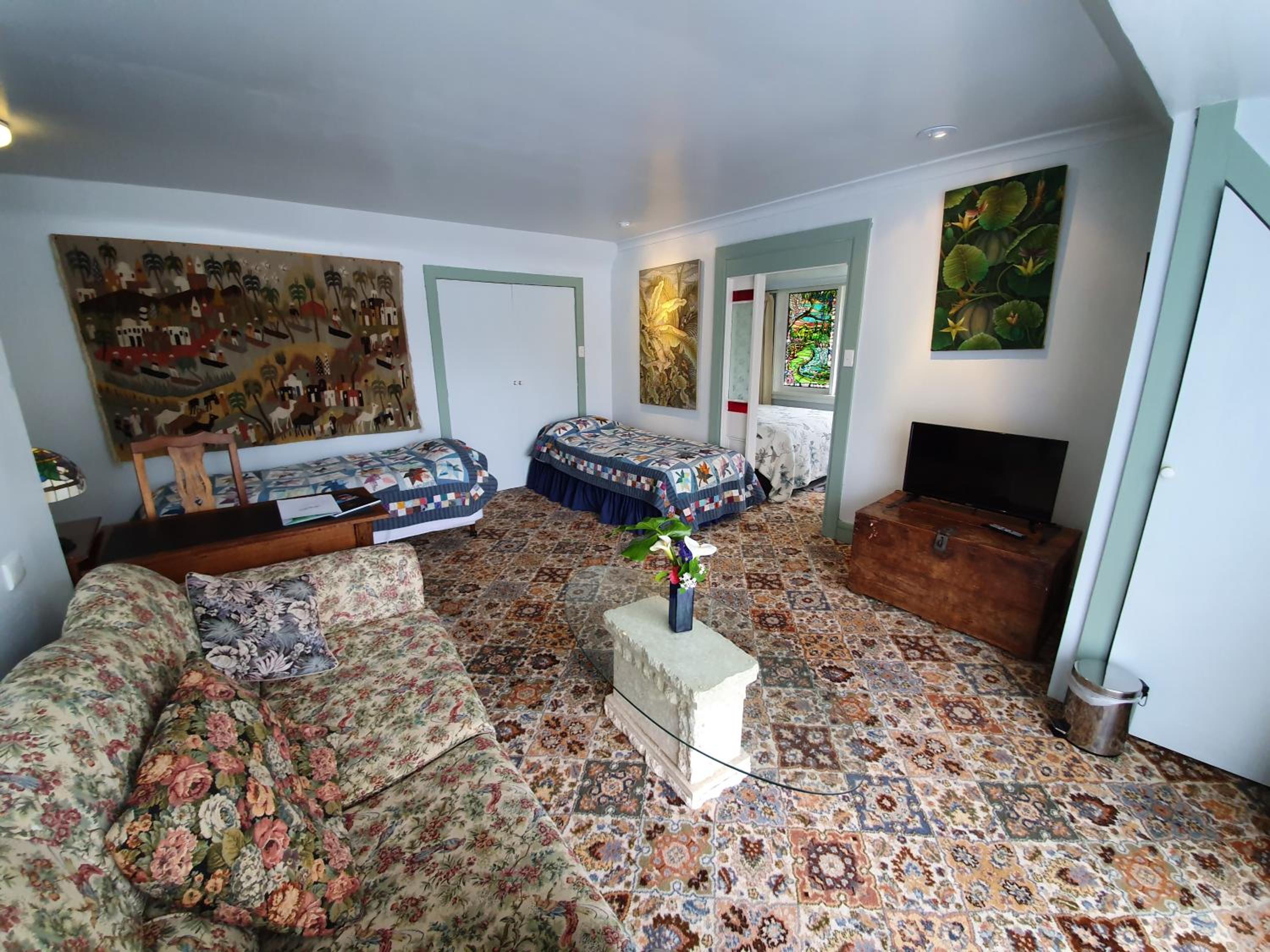 Family Suite with Balcony - Photo 4