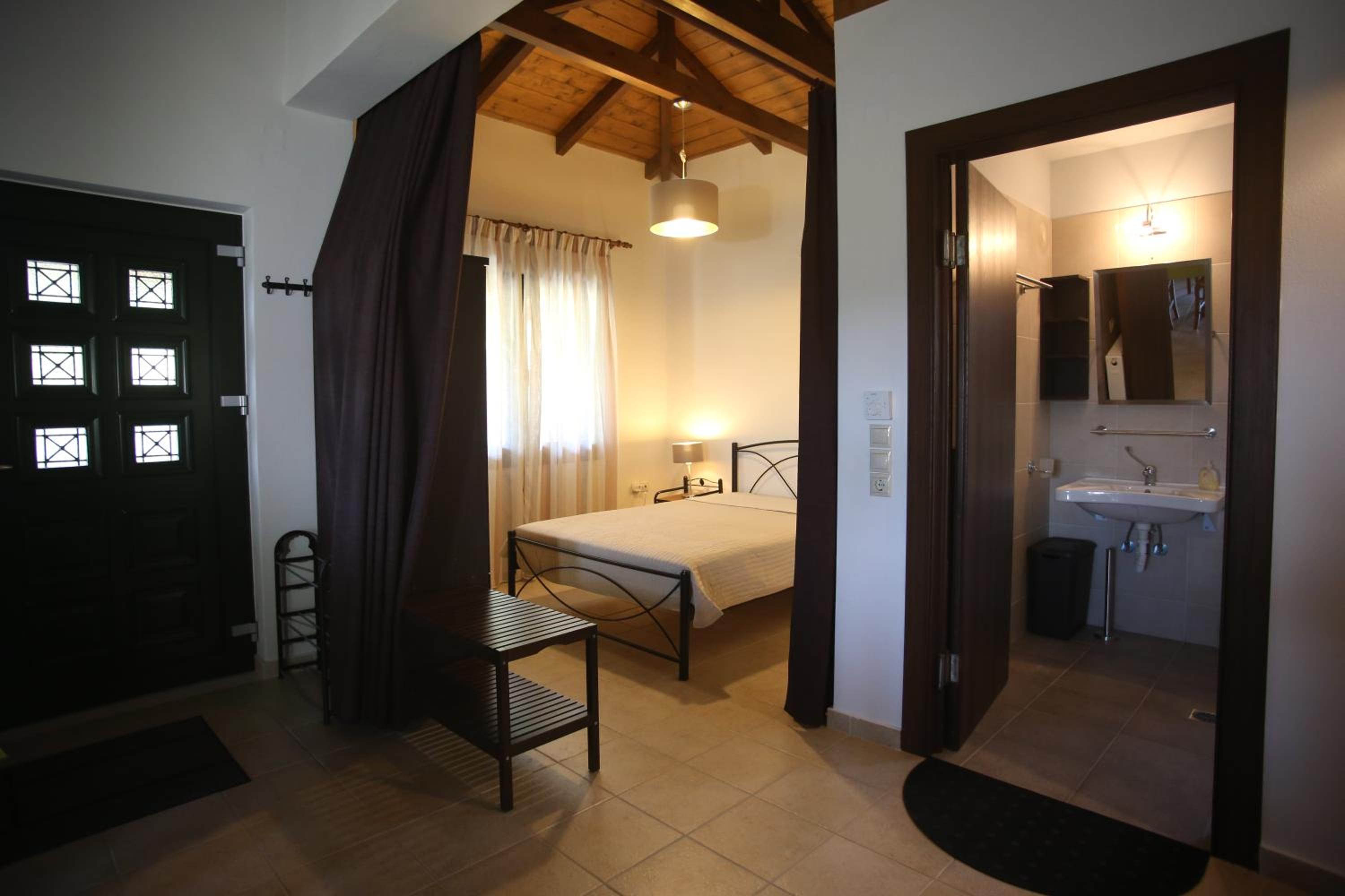 Two-Bedroom House - Photo 1
