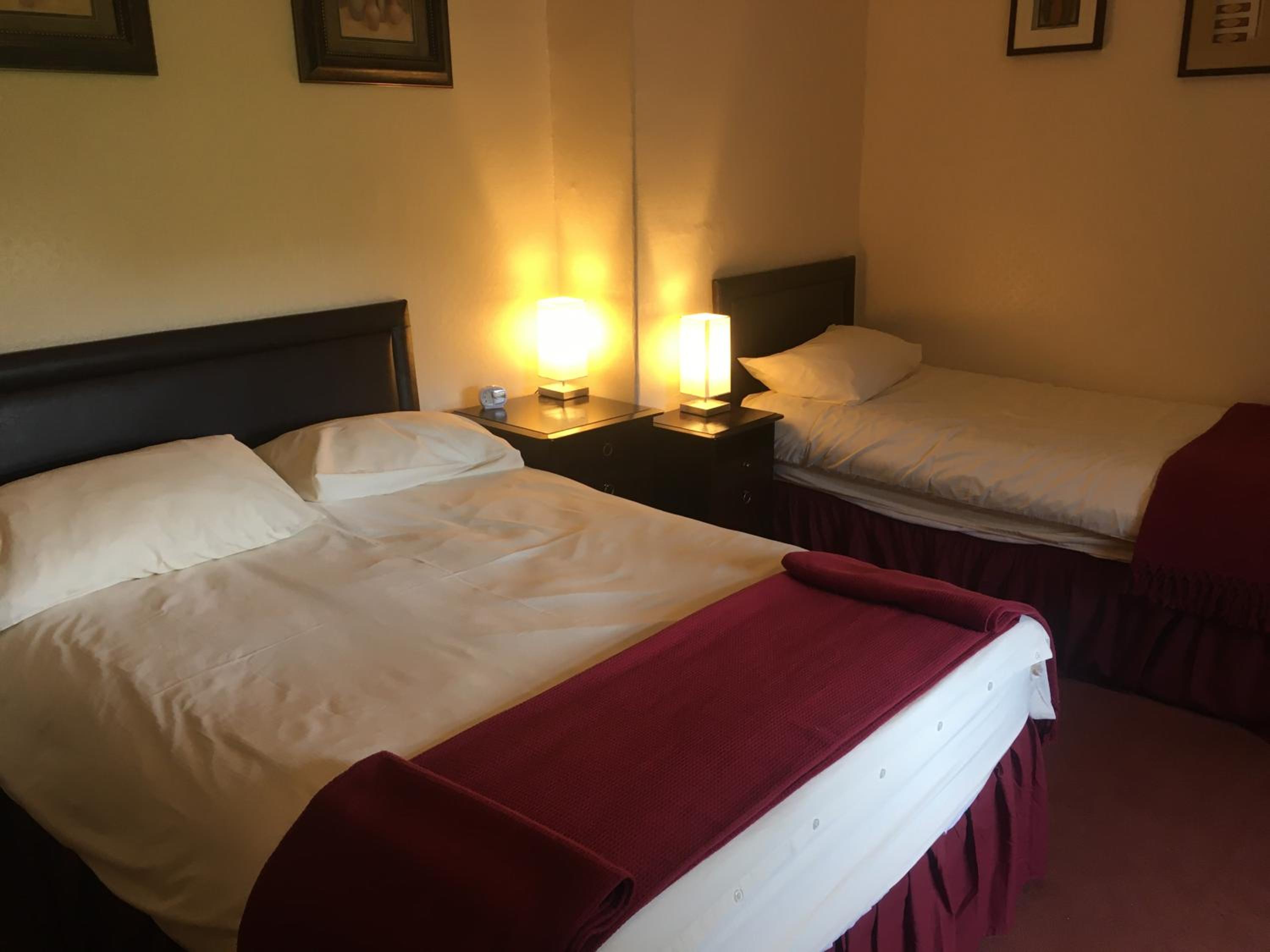 Twin Room - Photo 3