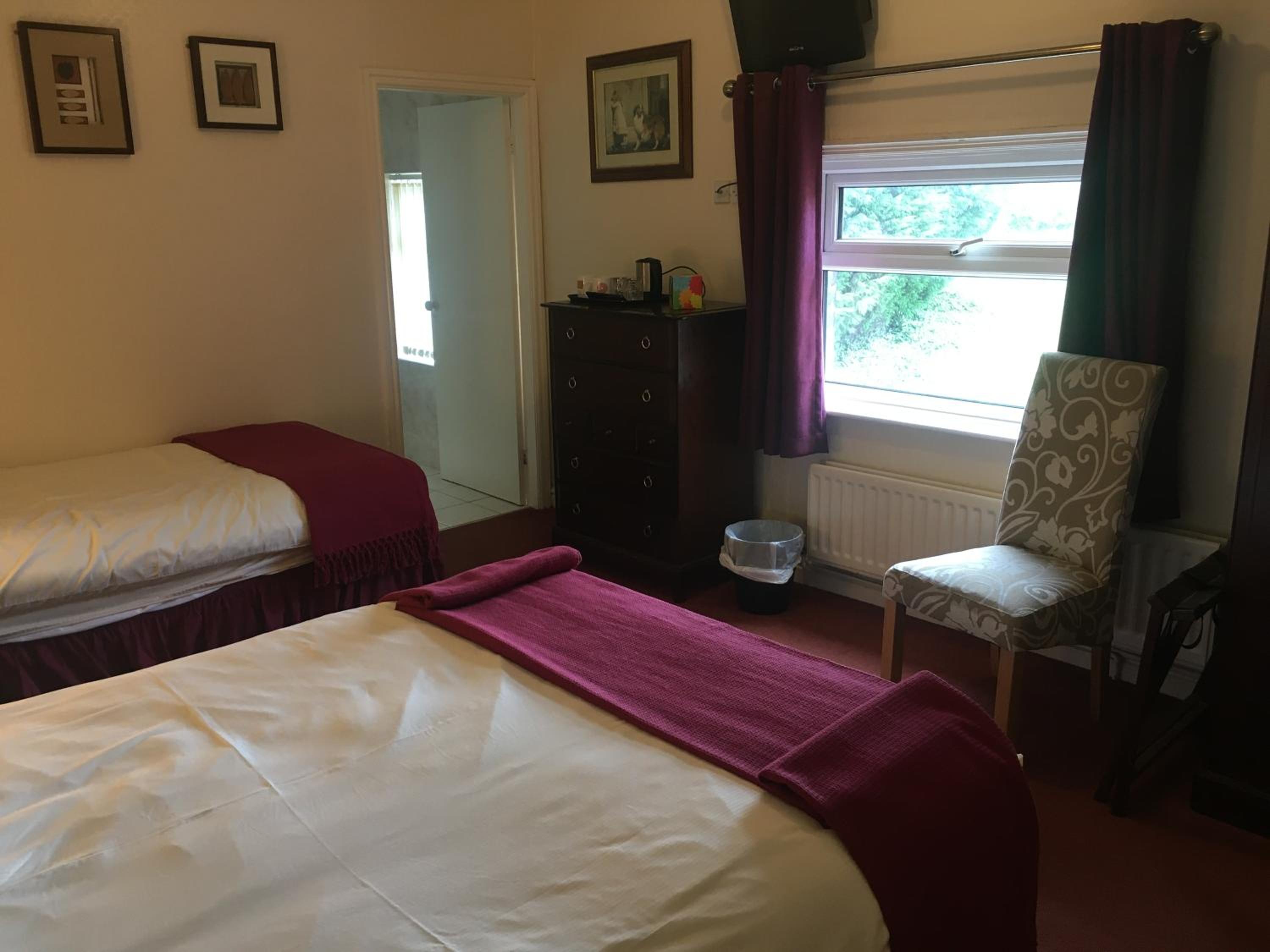 Twin Room - Photo 2