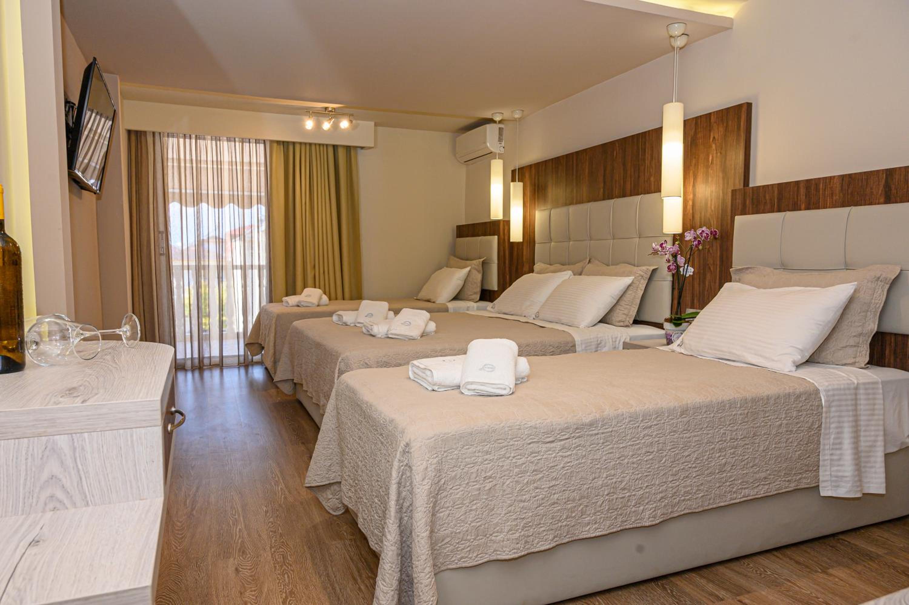 Premium Quadruple Room - Photo 5