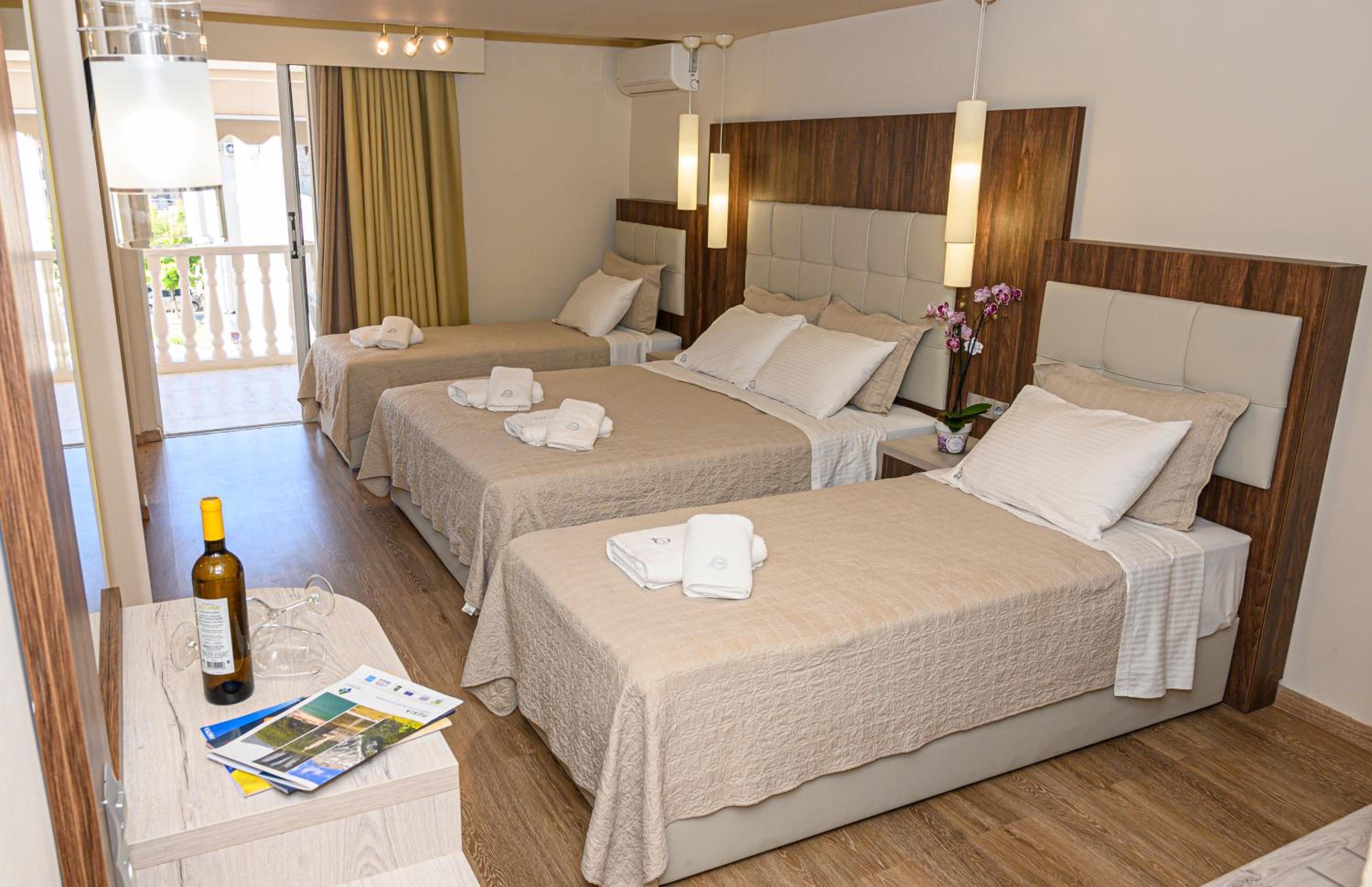 Premium Quadruple Room - Photo 6