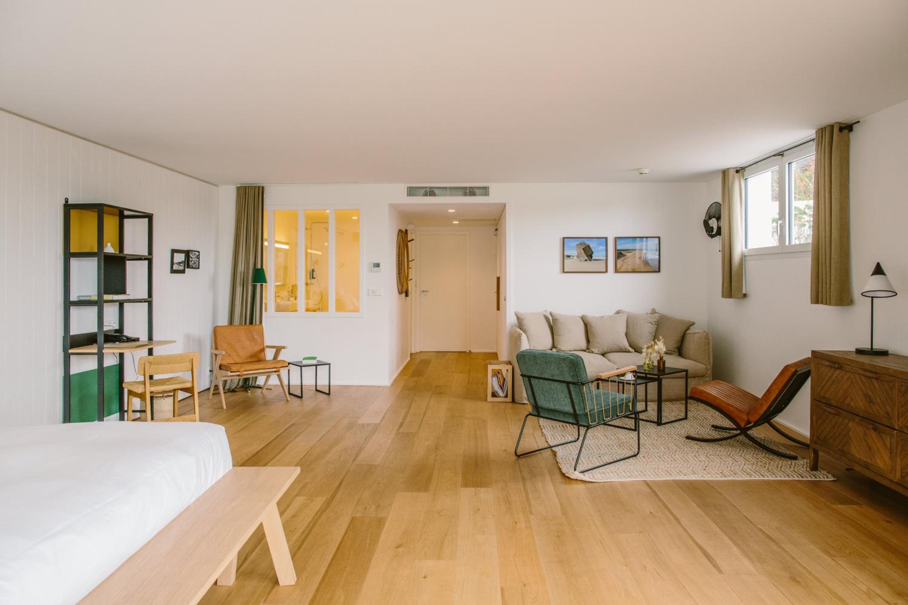 Suite with Lake View
