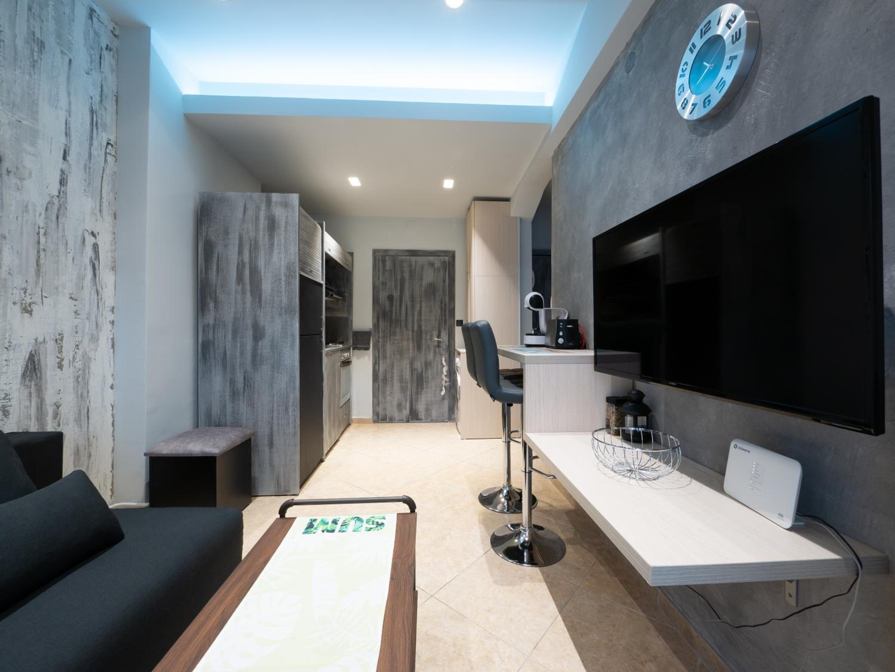One-Bedroom Apartment - Photo 4