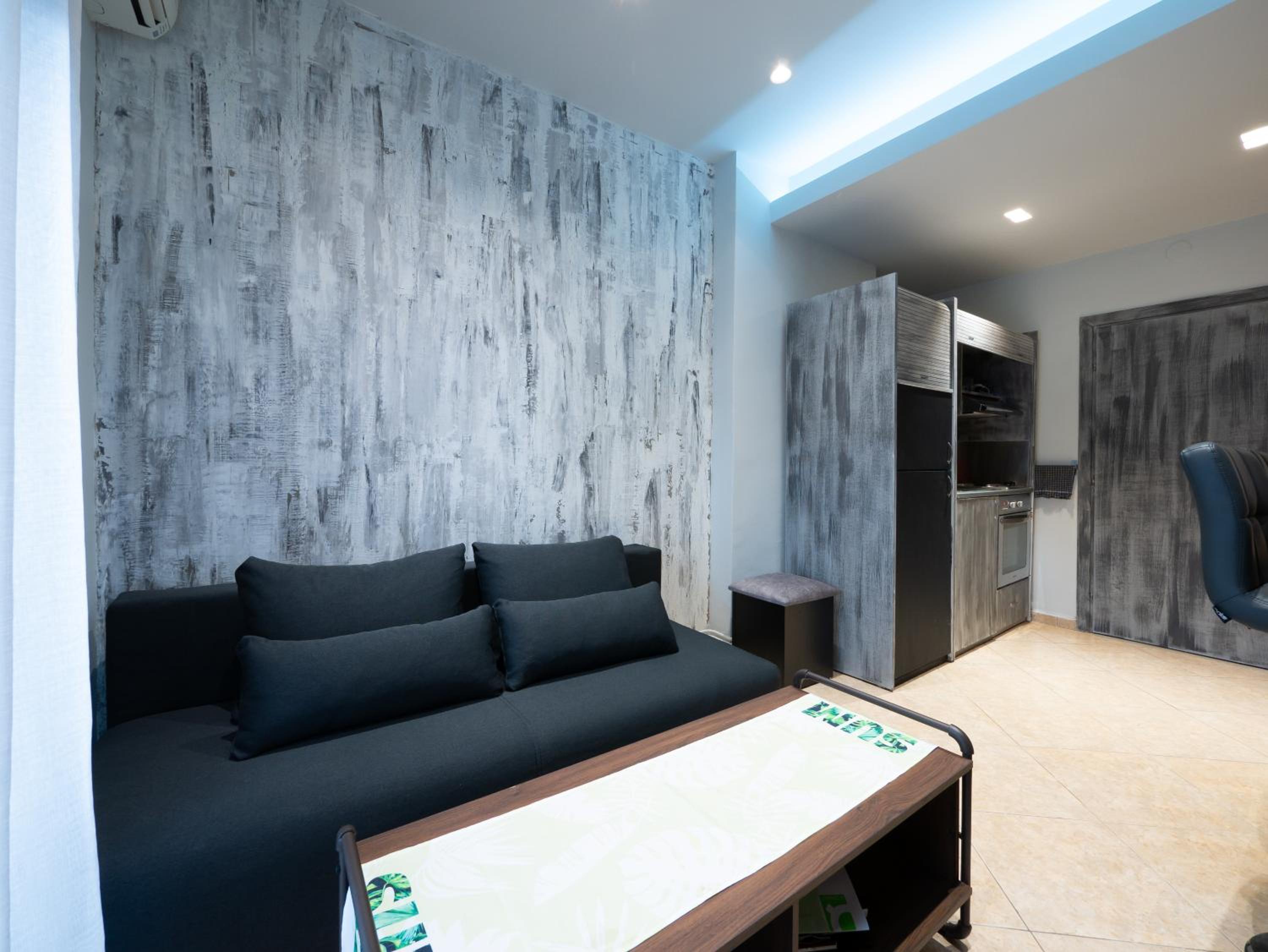 One-Bedroom Apartment - Photo 14