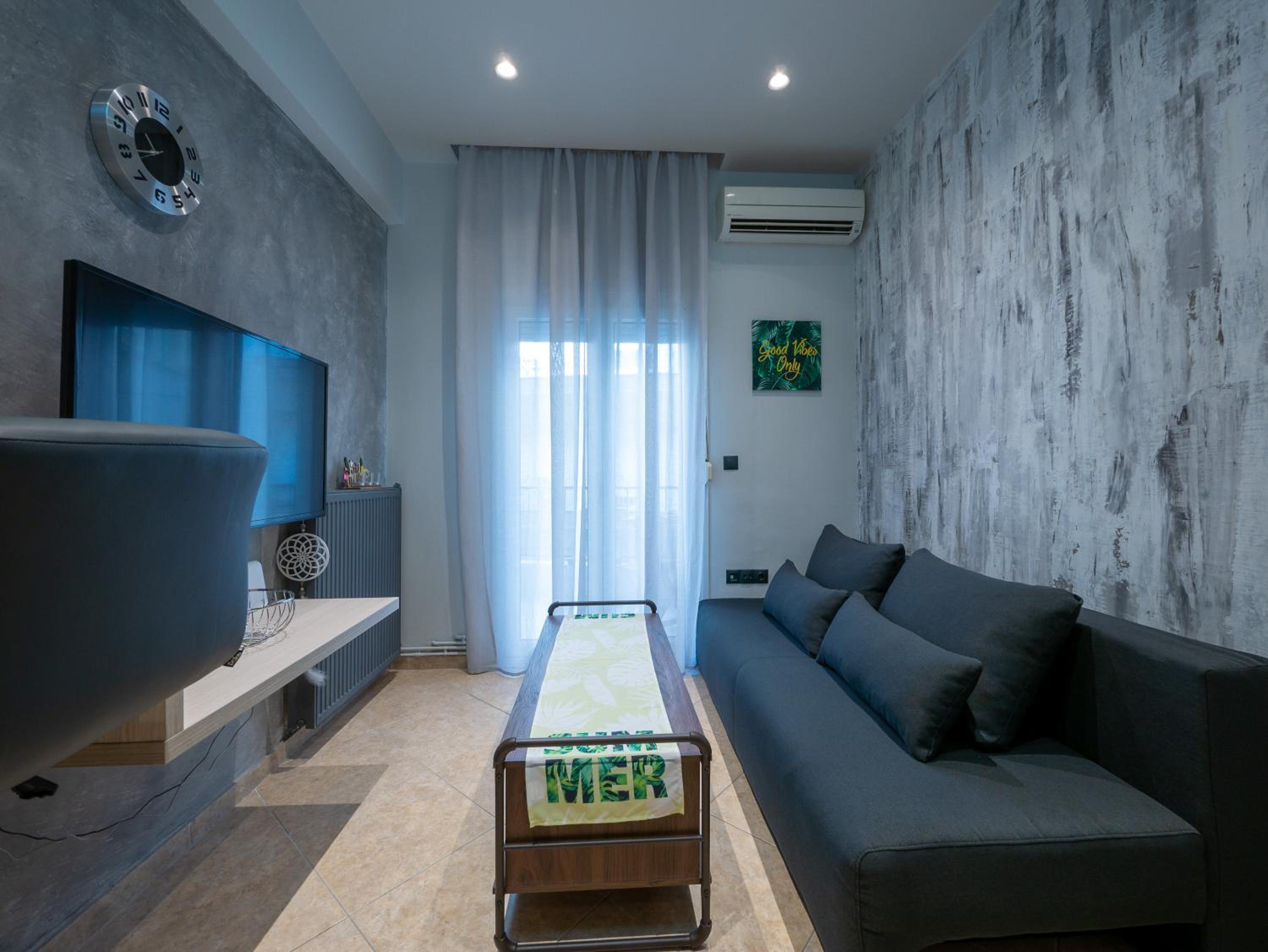 One-Bedroom Apartment - Photo 12