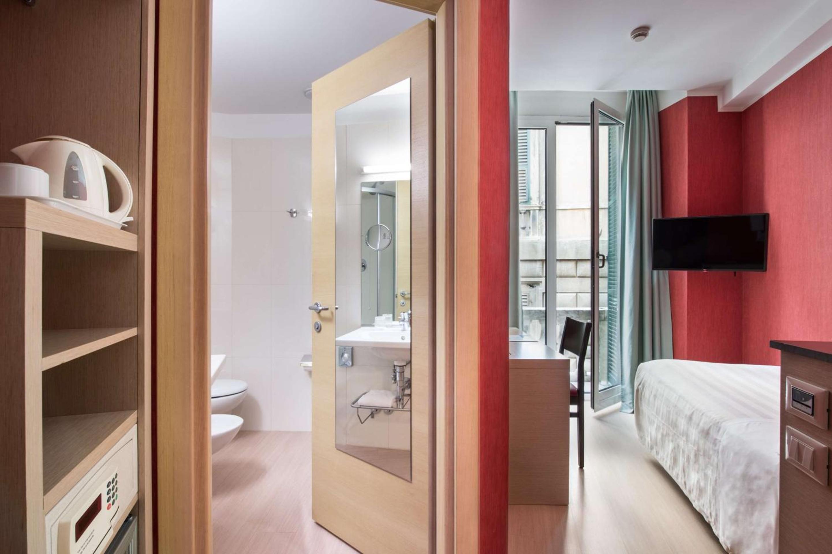 Single Room photo 3