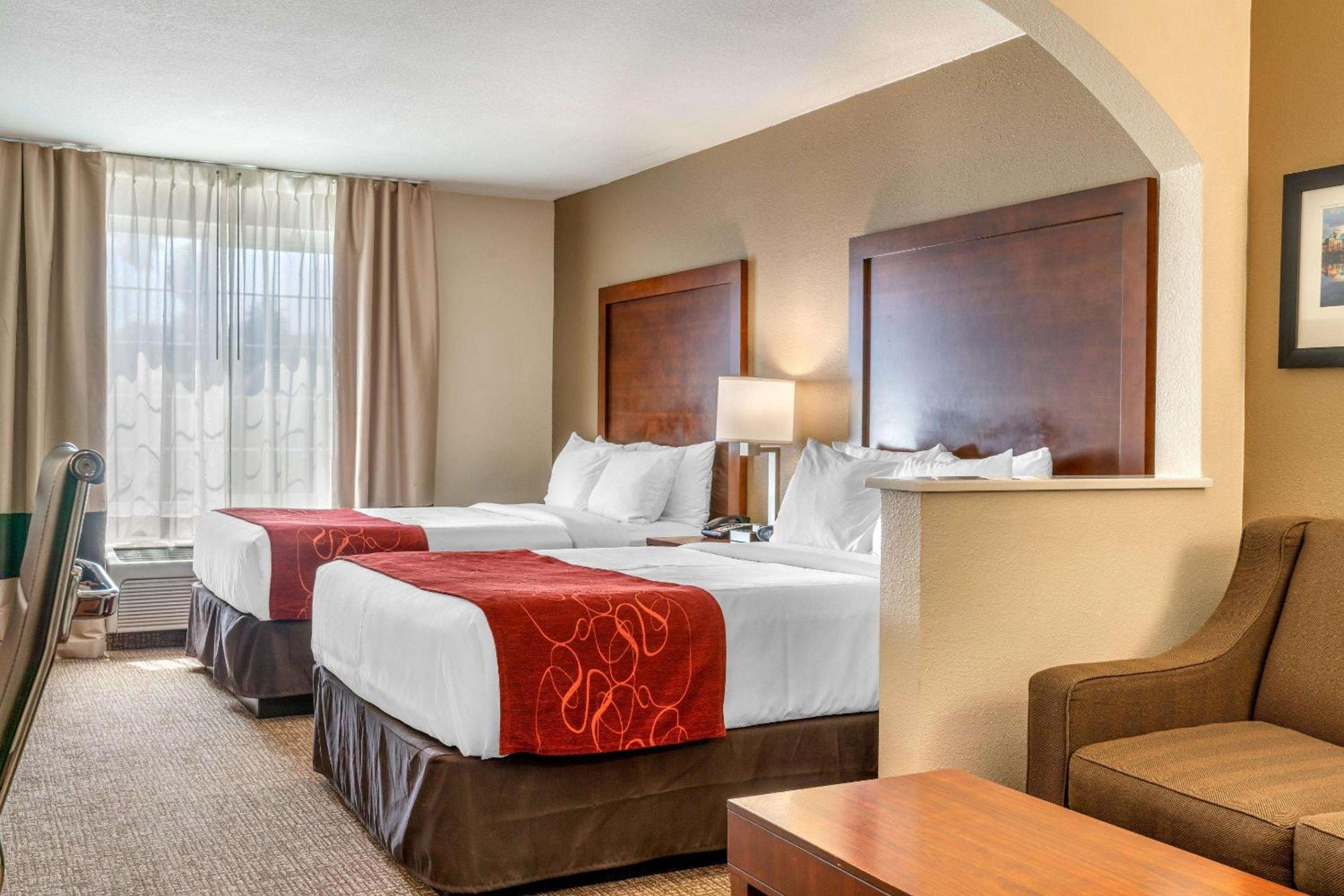 Double Suite with Two Double Beds - Non-Smoking - Photo 1