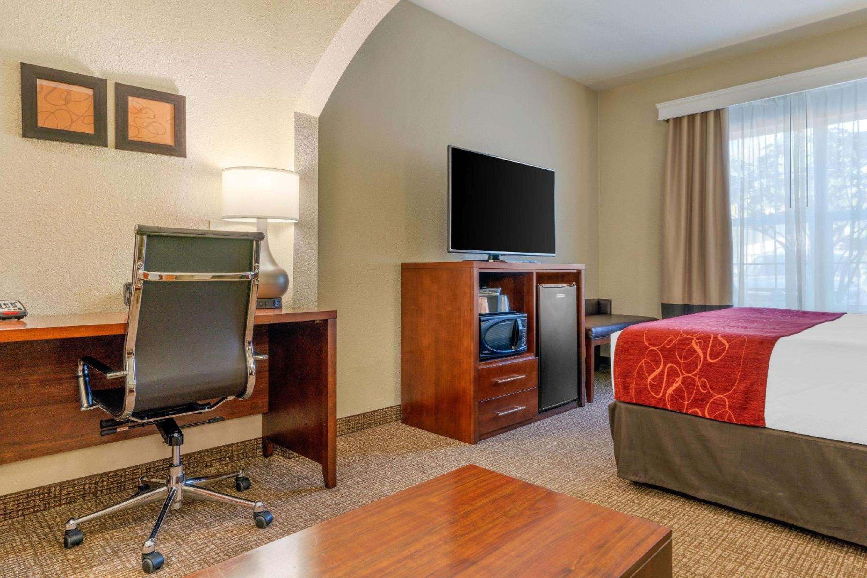 King Suite - Non-Smoking - Photo 1