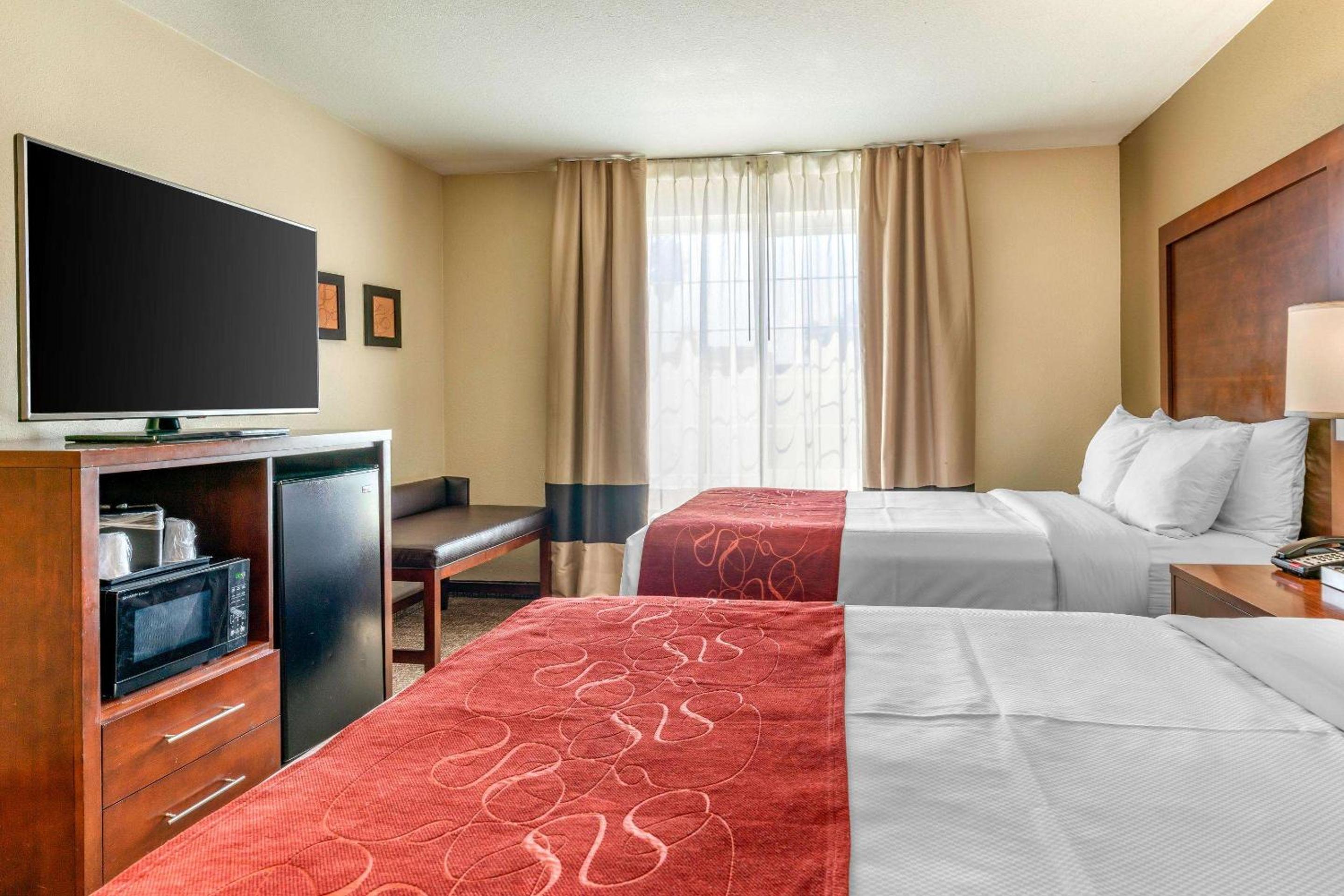 Double Suite with Two Double Beds - Non-Smoking - Photo 2