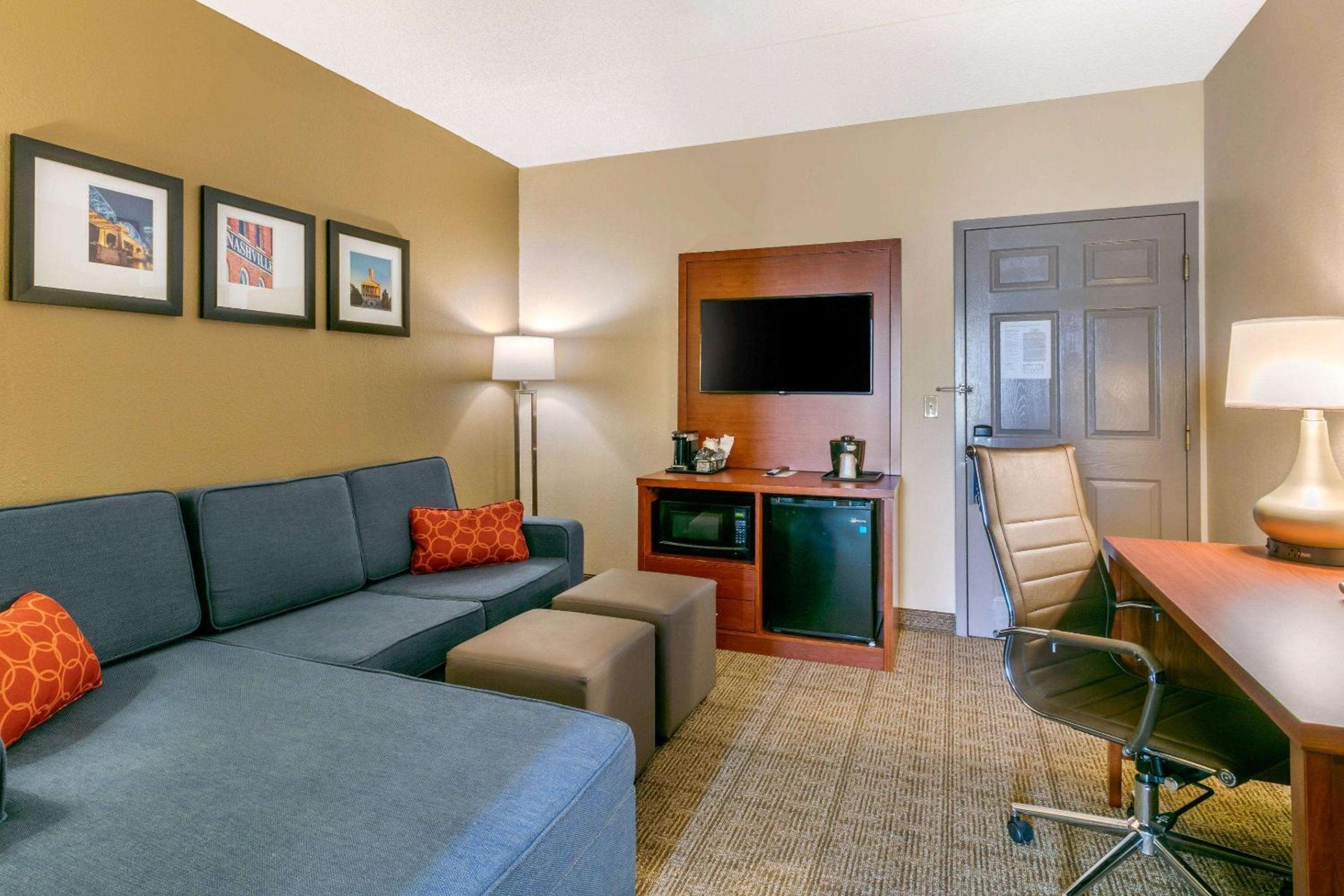 King Suite with Sofa Bed - Accessible/Non-Smoking - Photo 4