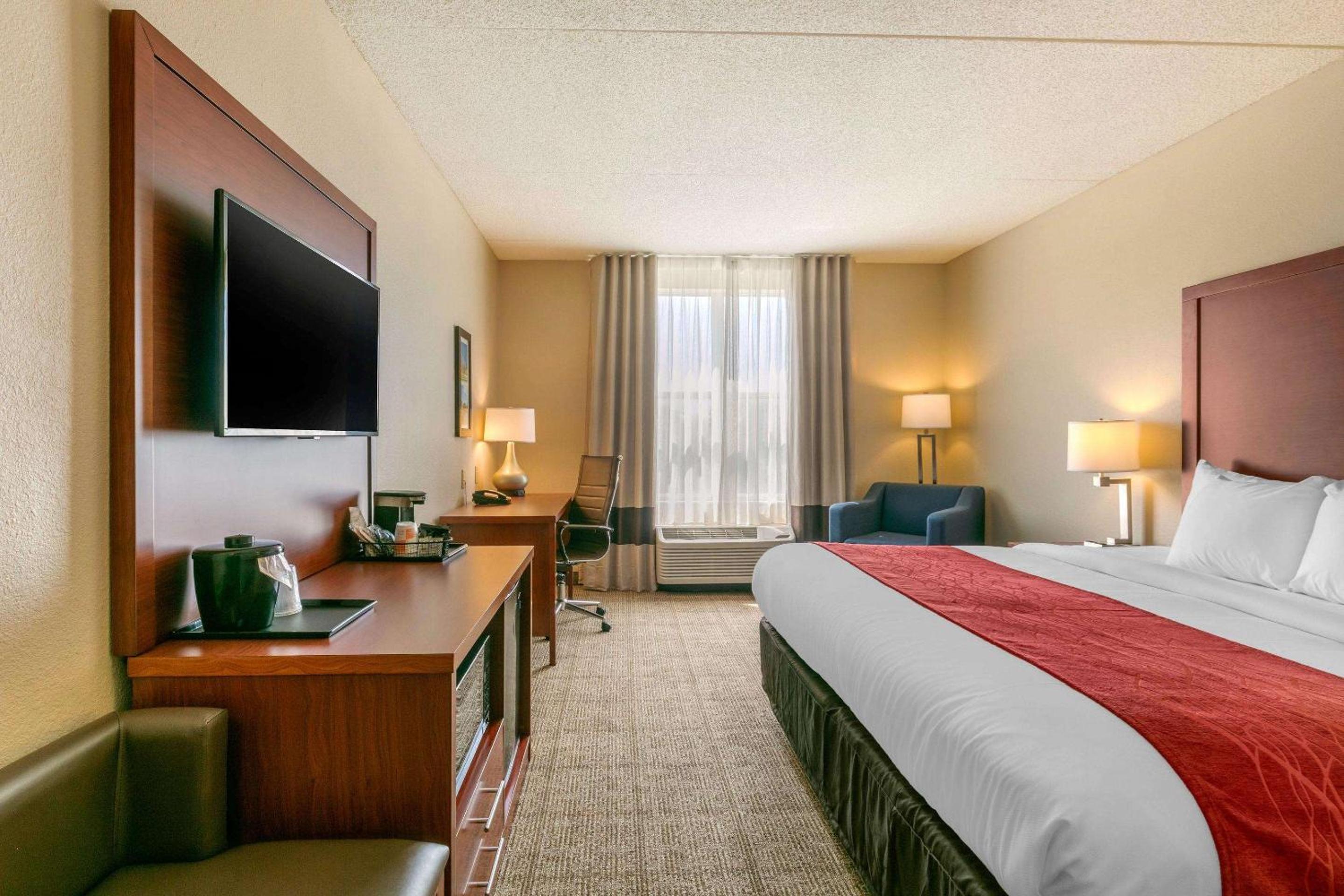 King Room - Accessible/Non-Smoking - Photo 2