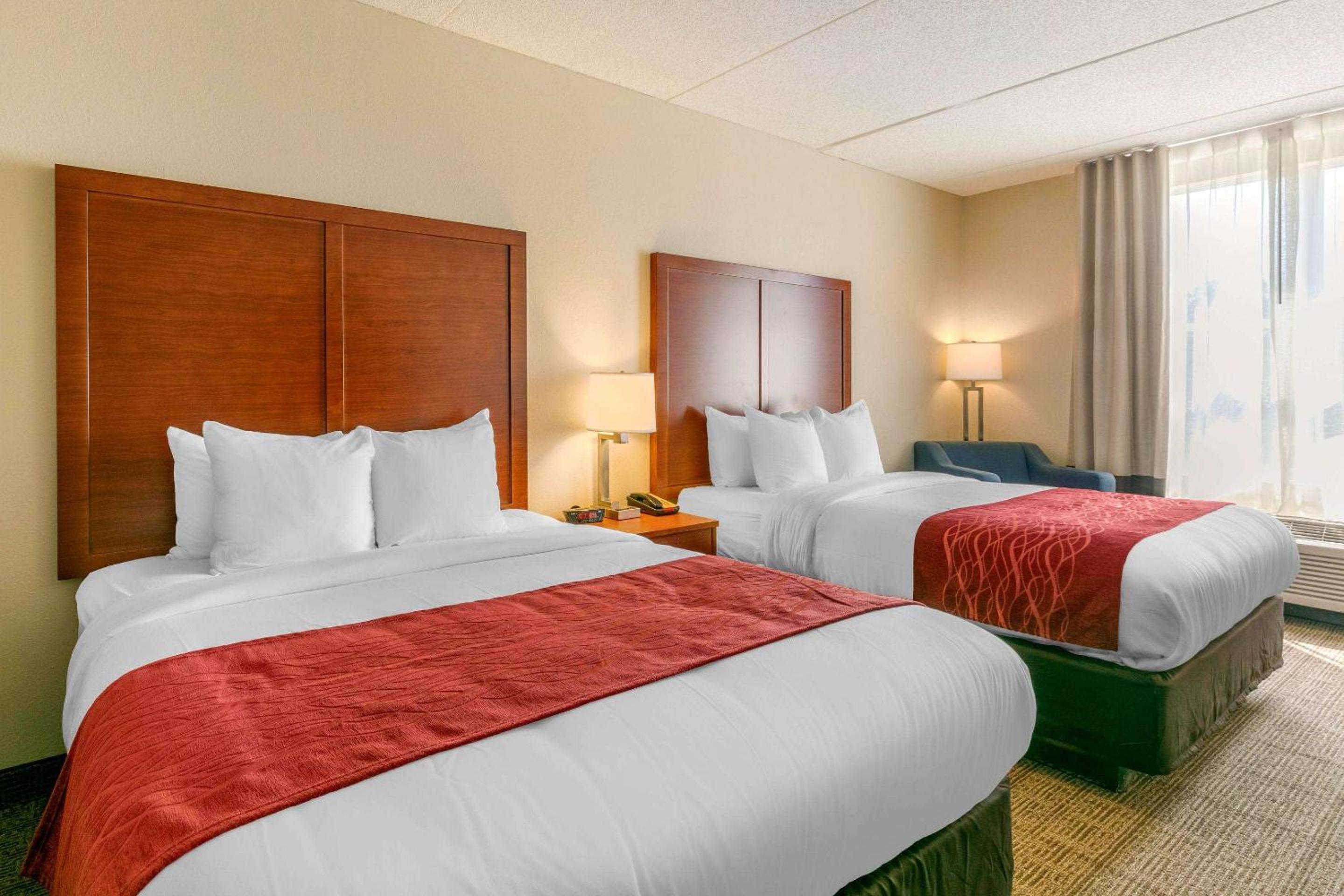 Queen Room with Two Queen Beds - Accessible/Non-Smoking  - Photo 2