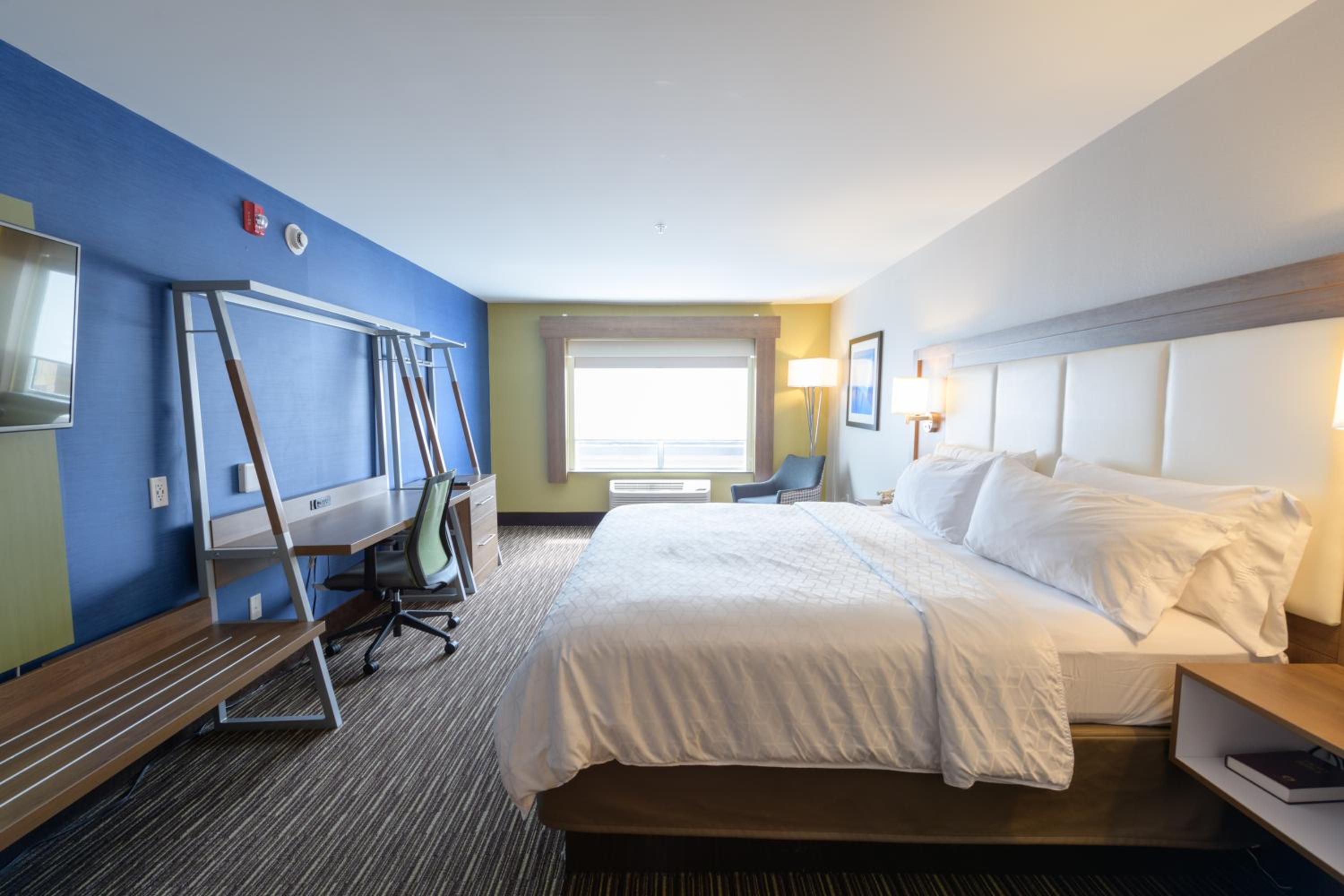 Standard King Room - Communications Accessible