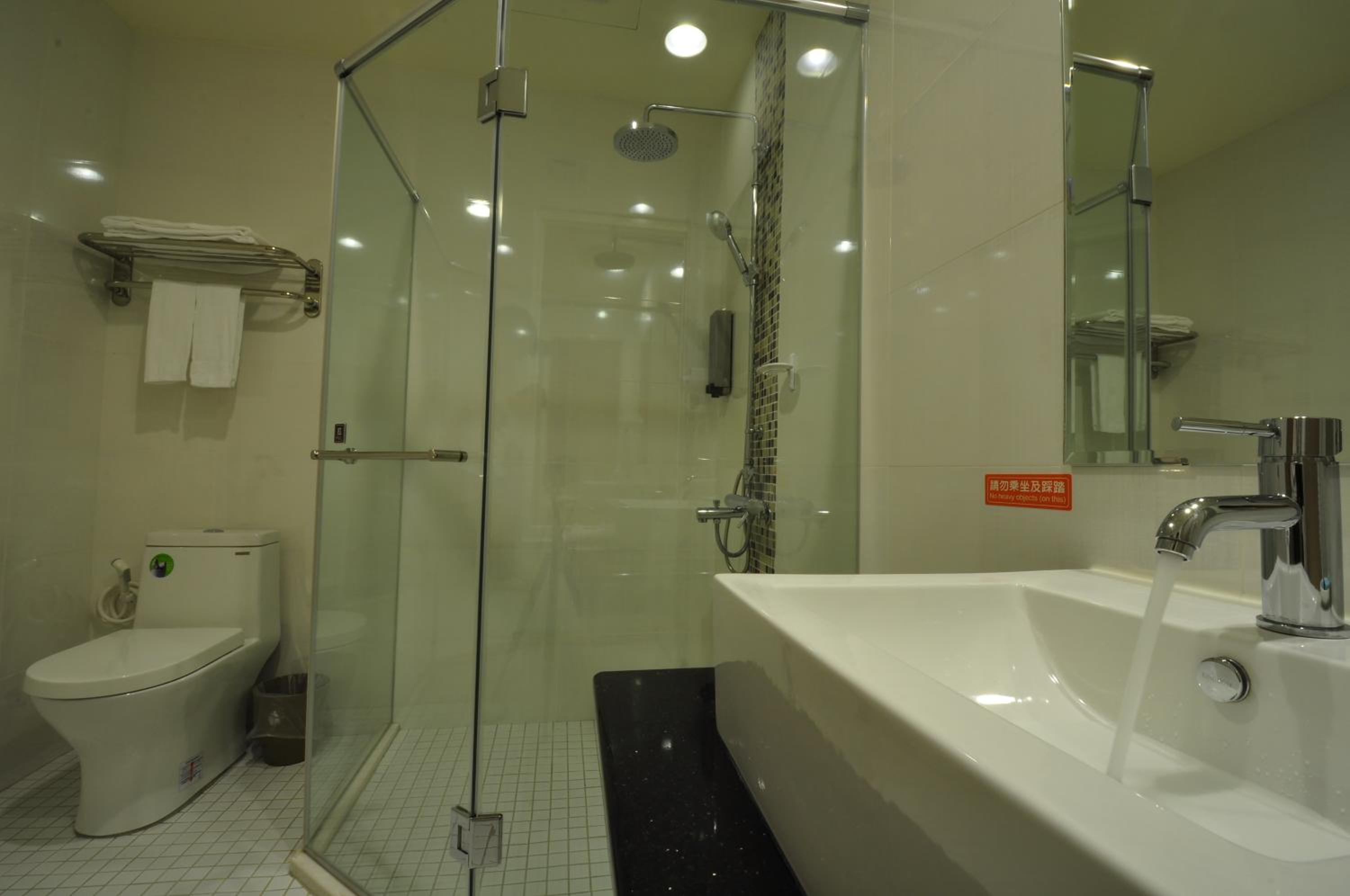 Business Twin Room - Photo 6