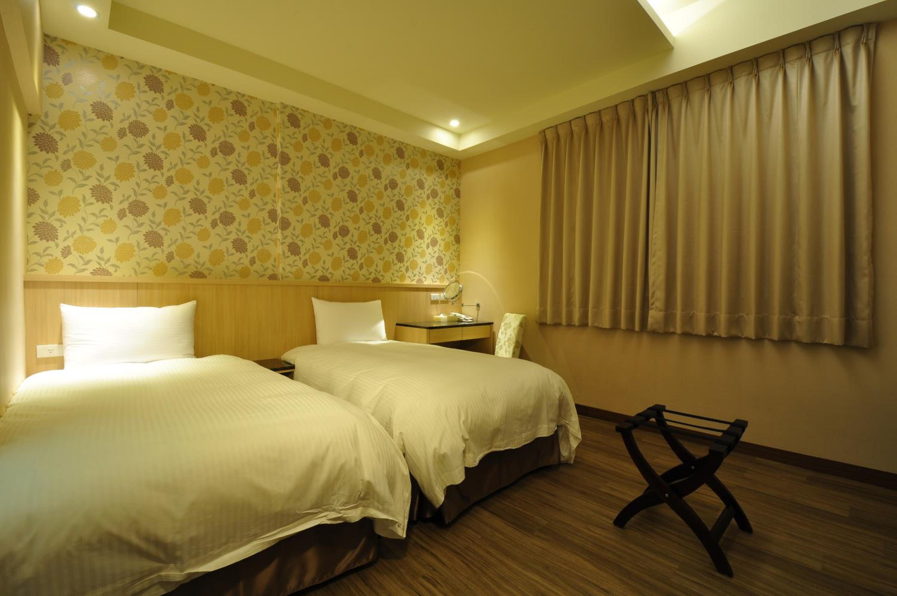 Business Twin Room - Photo 1