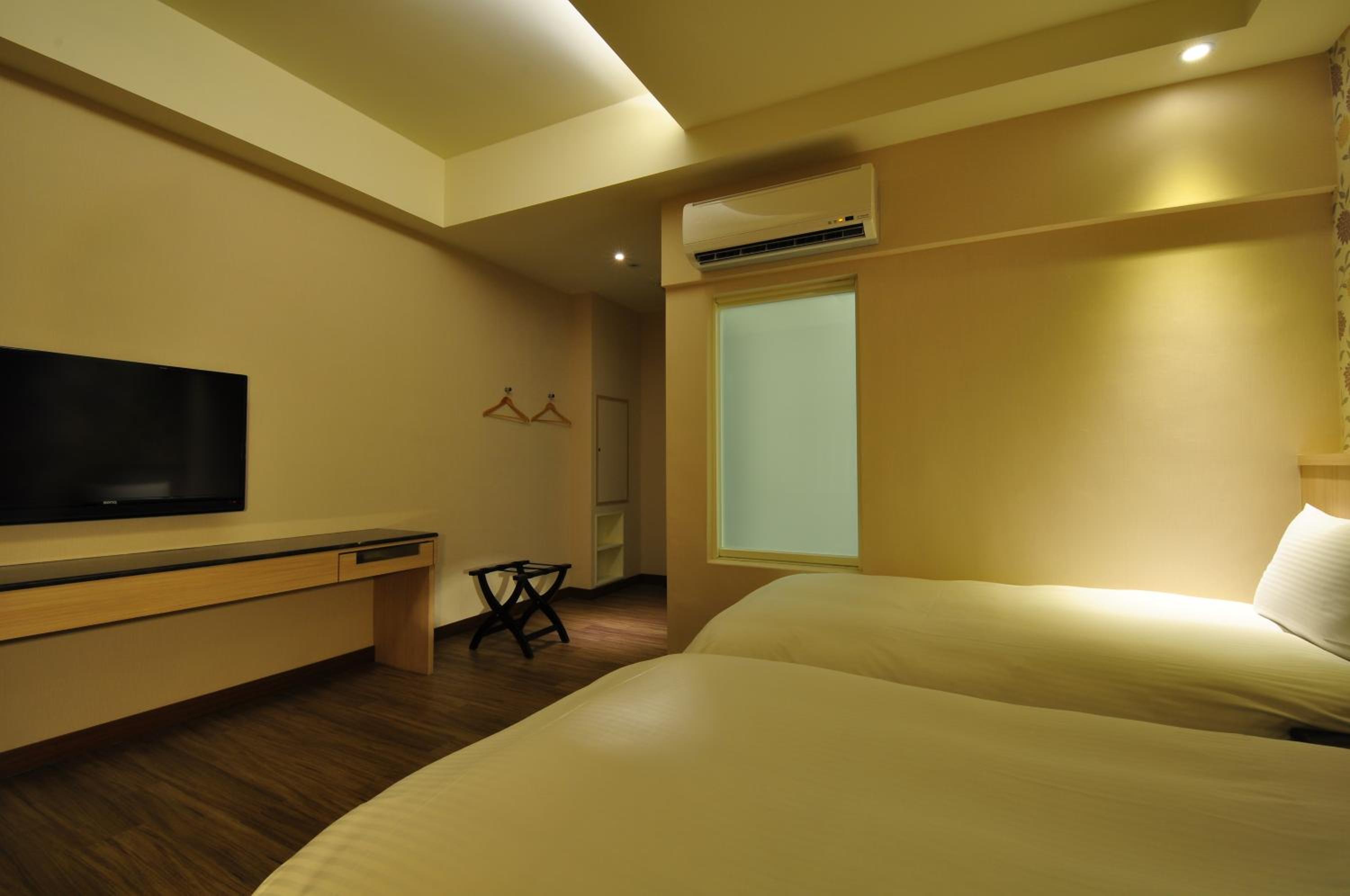 Business Twin Room - Photo 5