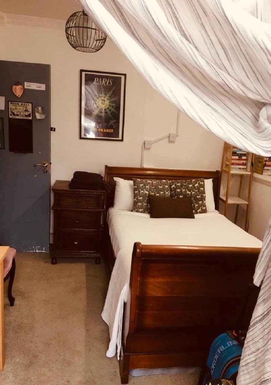 Standard Double Room with Shared Bathroom photo 1