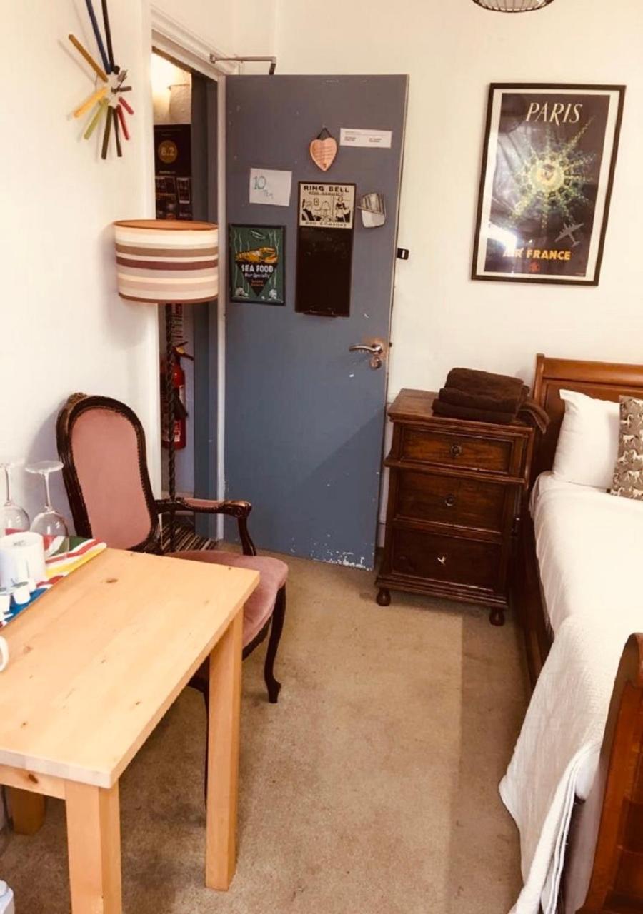 Standard Double Room with Shared Bathroom photo 2