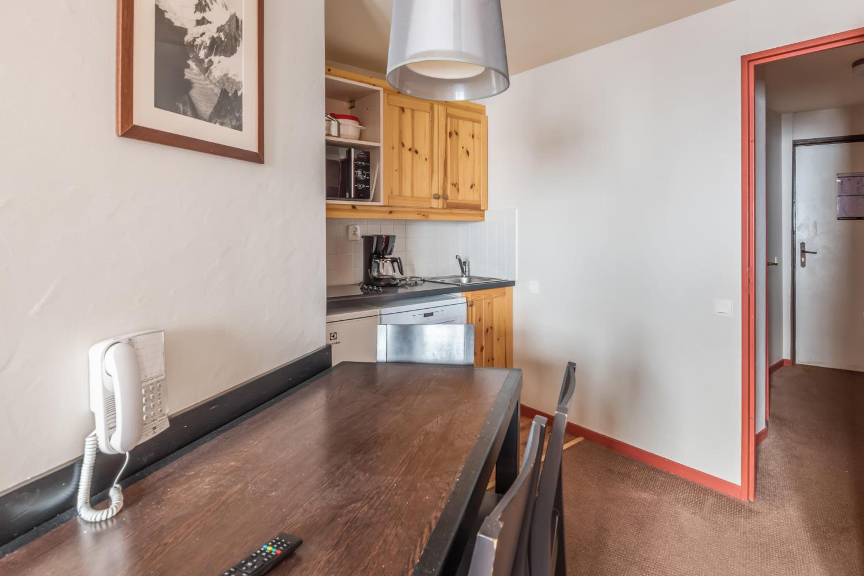 Select One-Bedroom Apartment (4 People) photo 3