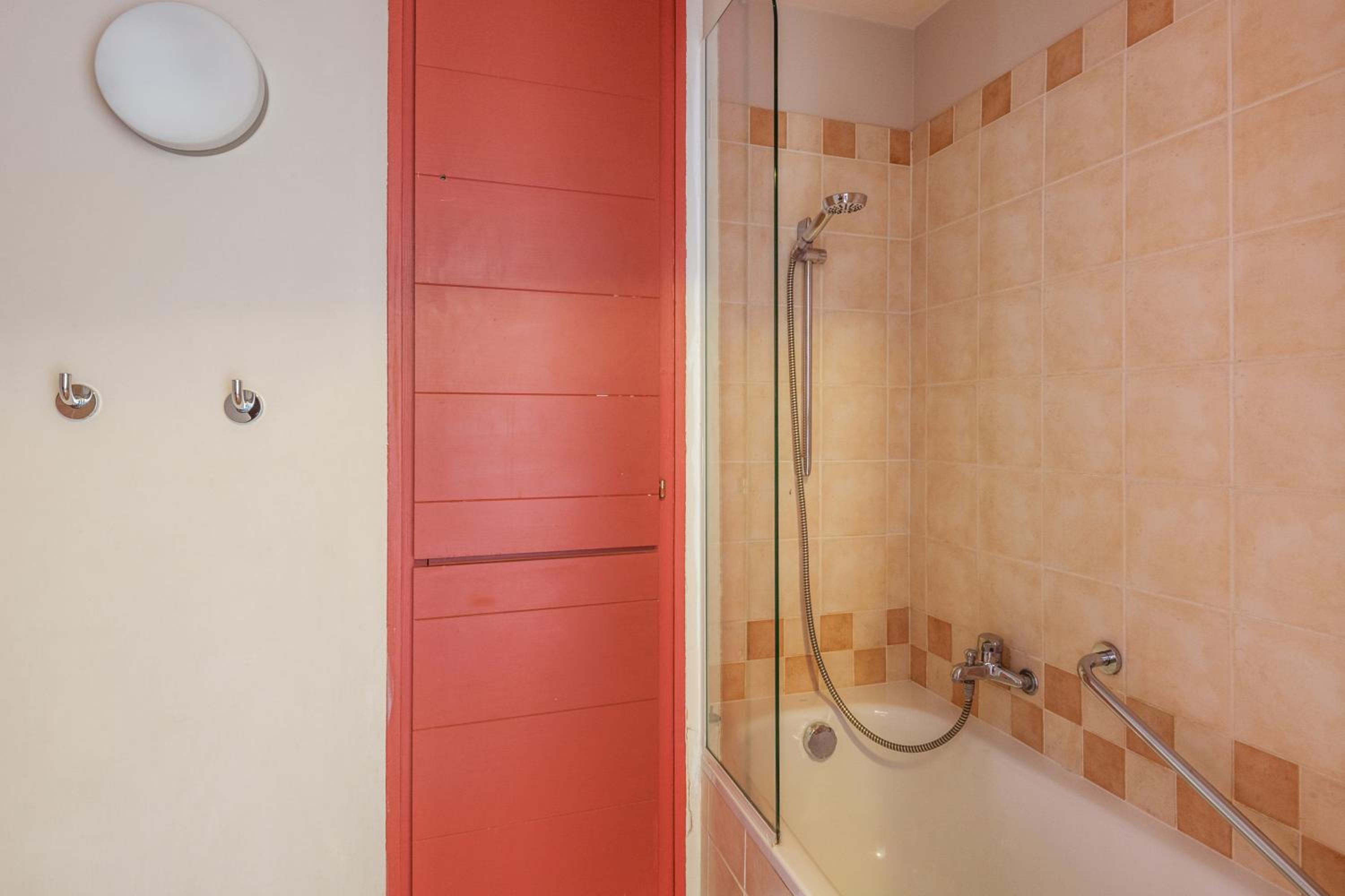 Select One-Bedroom Apartment (4 People) photo 2