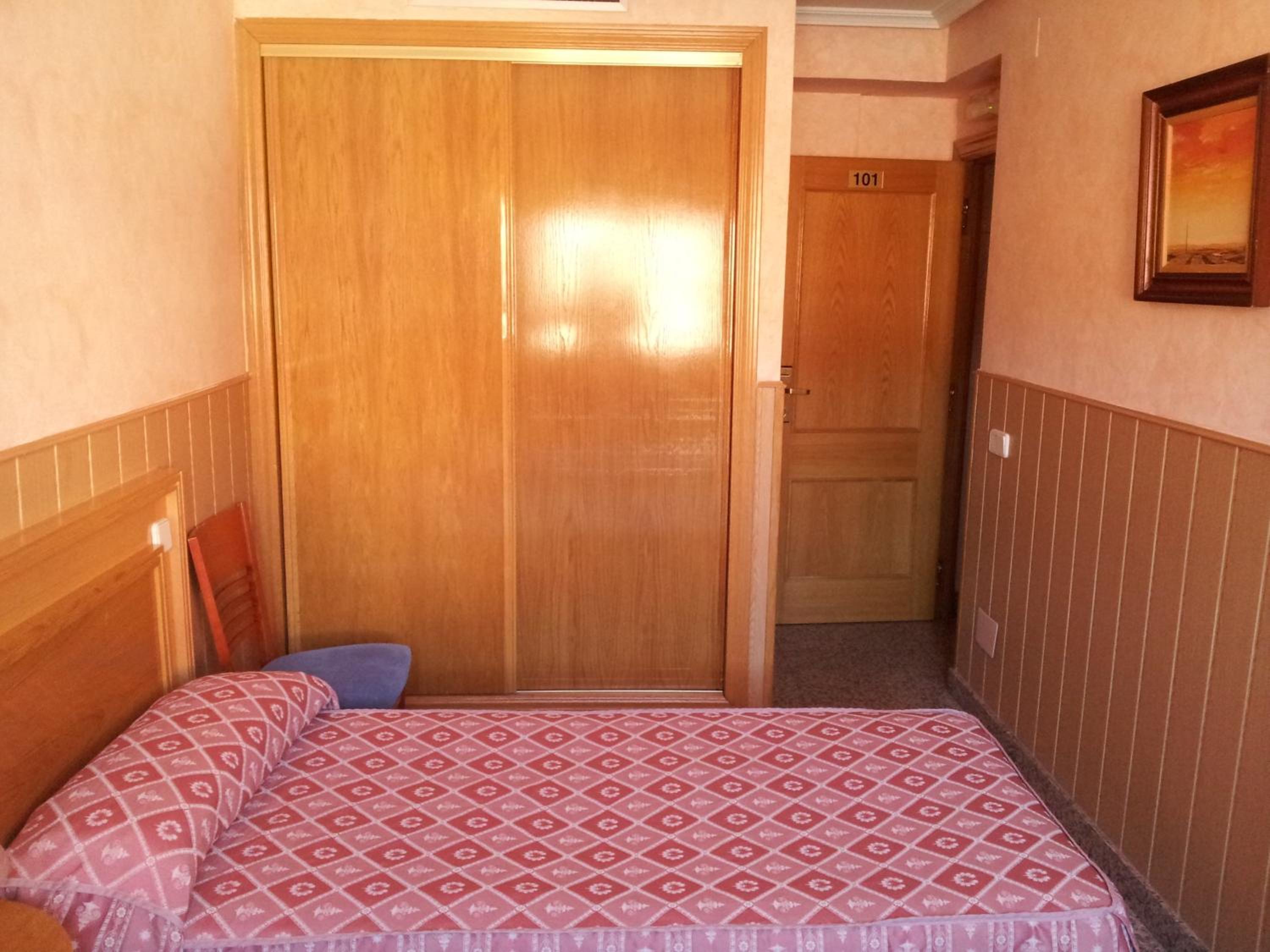 Standard Room (Advance Purchase) - Photo 9