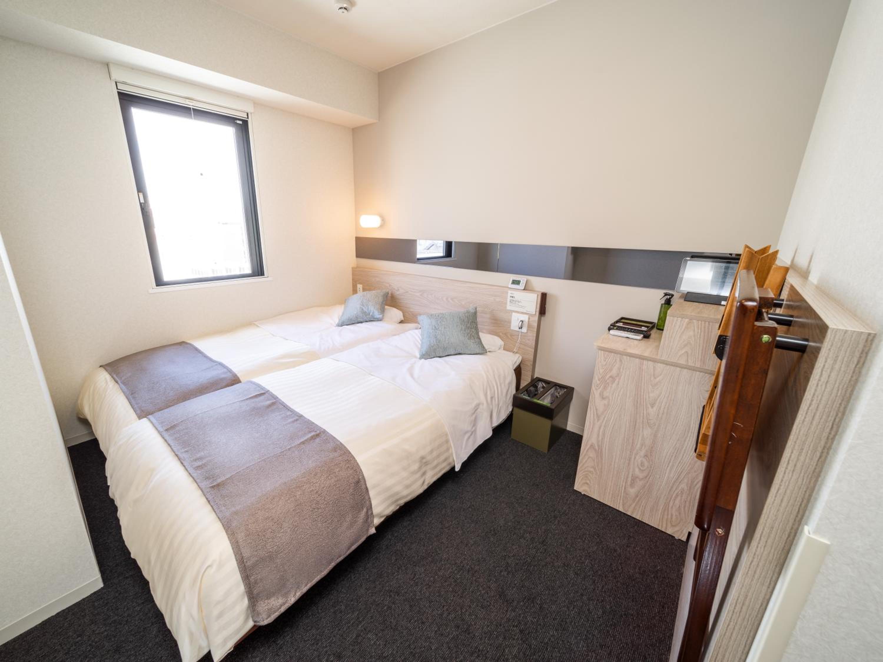 Compact Twin Room - Non-Smoking photo 3
