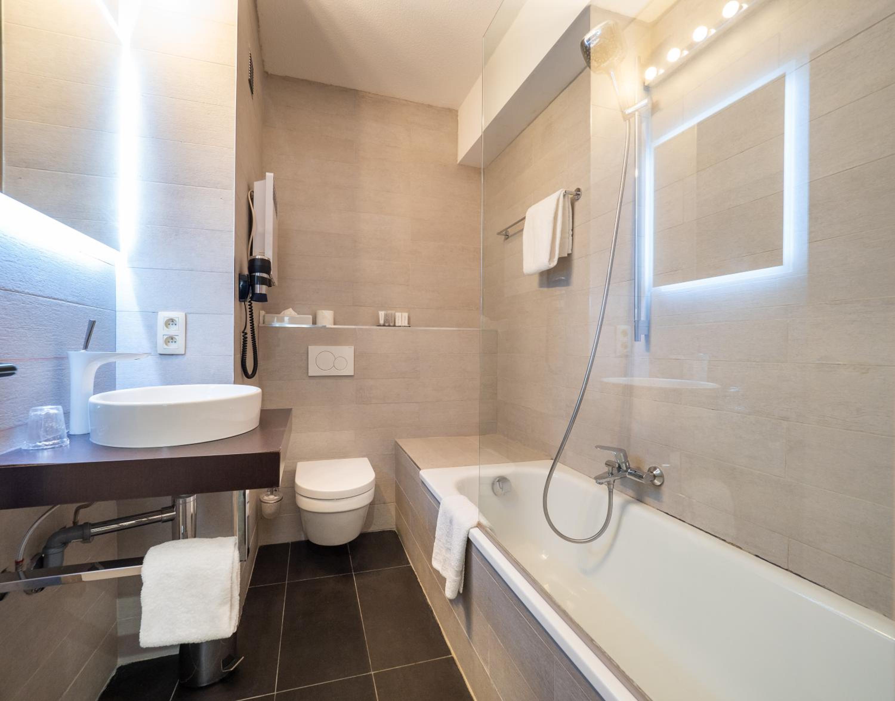 Standard Twin Room - Photo 5