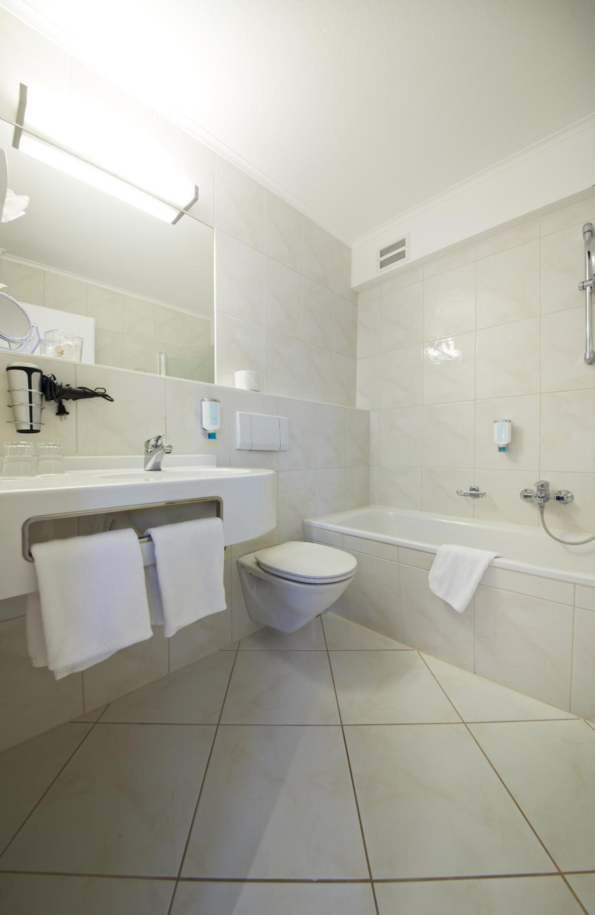 Standard Double Room - Photo 7